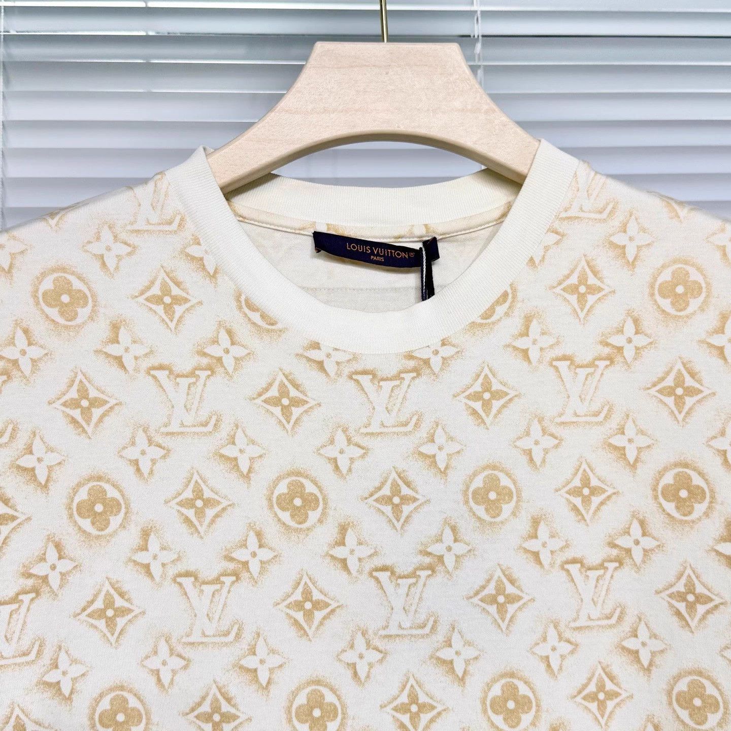 Louis Vuitton LV short sleeve Tee S 24 Pre-Spring Monogram Beige Size US S / EU 44-46 / 1 - 3 Thumbnail