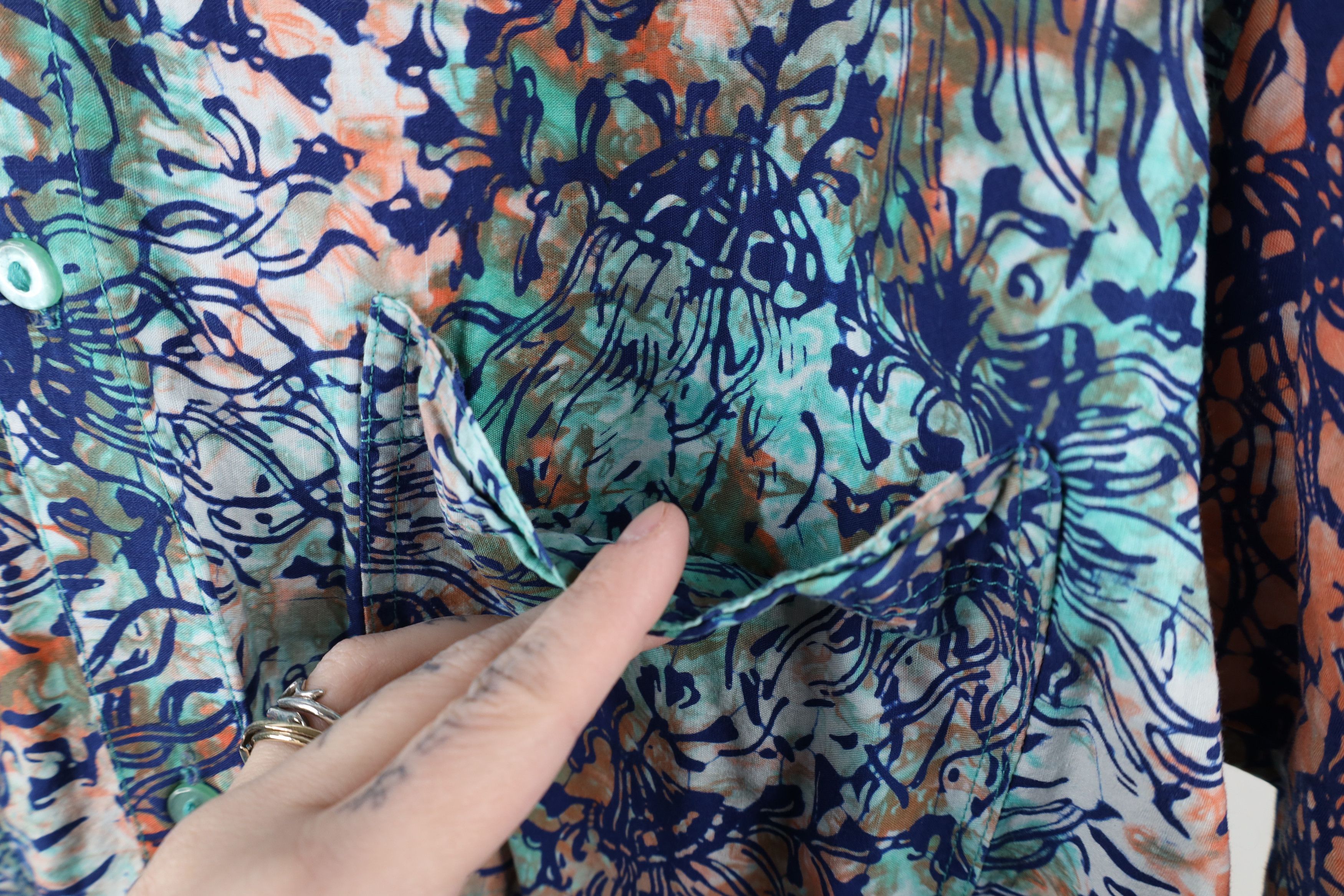 Vintage Vintage 90s Streetwear Abstract Fish Baggy Surf Button Shirt Size US M / EU 48-50 / 2 - 4 Thumbnail