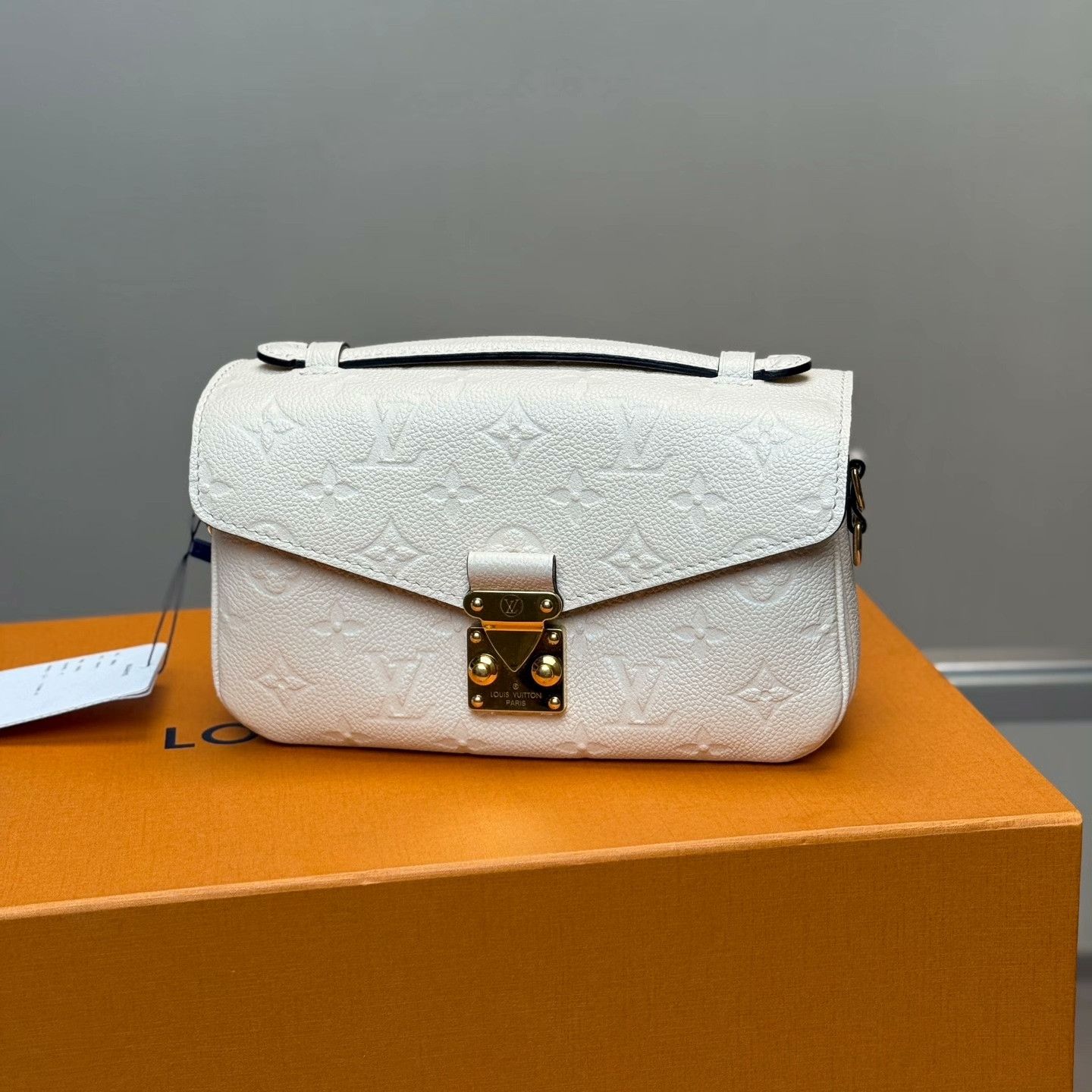 Louis Vuitton Louis Vuitton Beige Bag 37 Men Size ONE SIZE - 1 Thumbnail