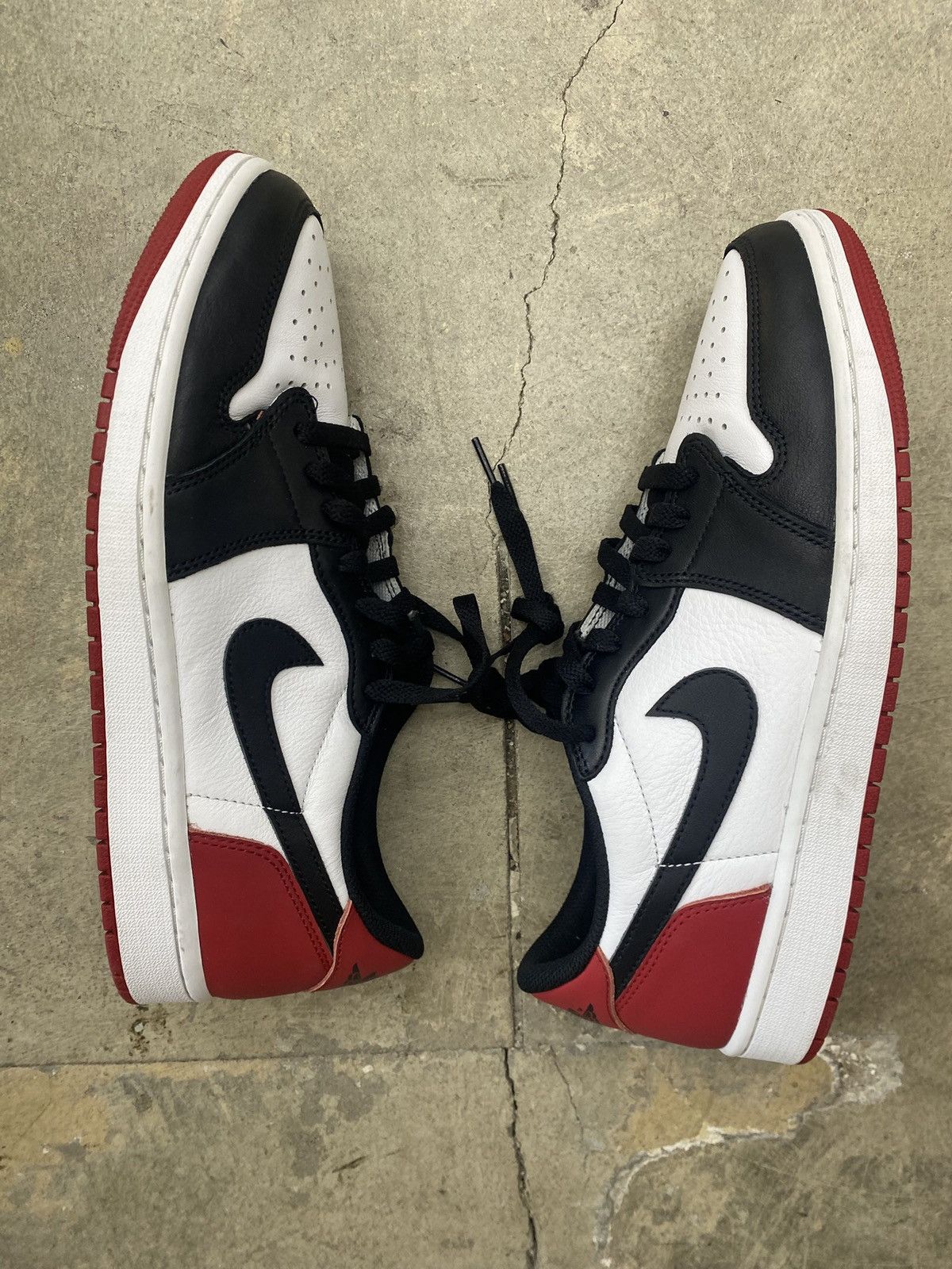 Jordan Brand Jordan 1 Low Black Toe Size US 10.5 / EU 43-44 - 6 Thumbnail