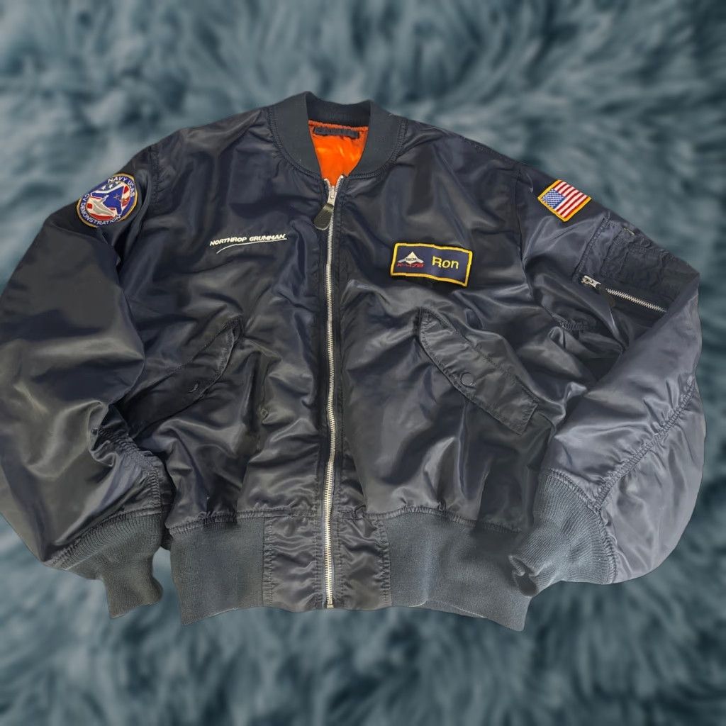 Vintage VINTAGE Alpha Industries MA-1 Bomber Navy Blue 501 X-47B Demonstration Worn Mens Sz XL Jacket Mens XL Navy Blue Bomber Jacket Size US XL / EU 56 / 4 - 1 Thumbnail