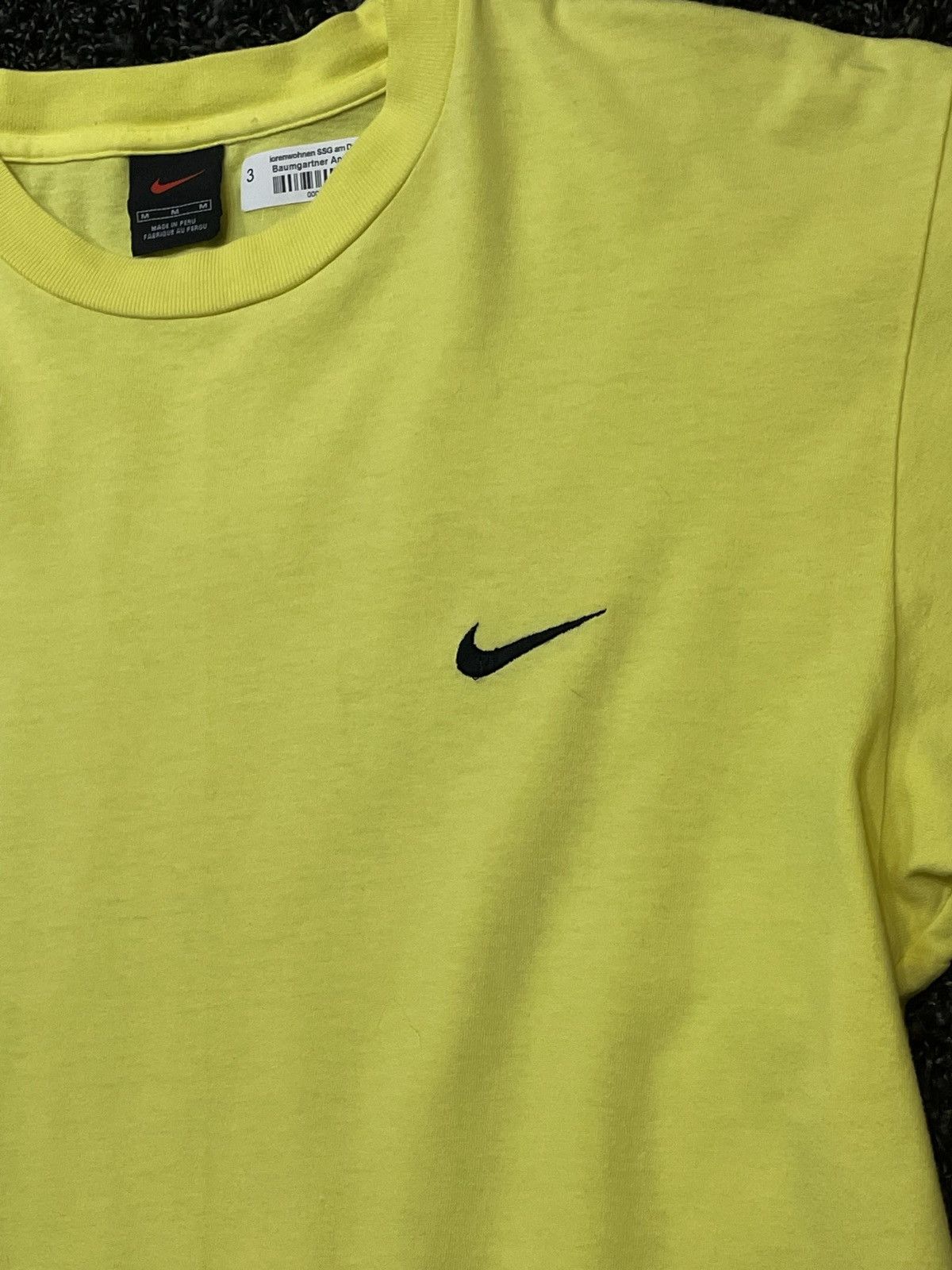 Nike × Vintage Vintage Nike Rare tee Made in Peru 90s Rare T-shirt Y2K Size US M / EU 48-50 / 2 - 4 Thumbnail