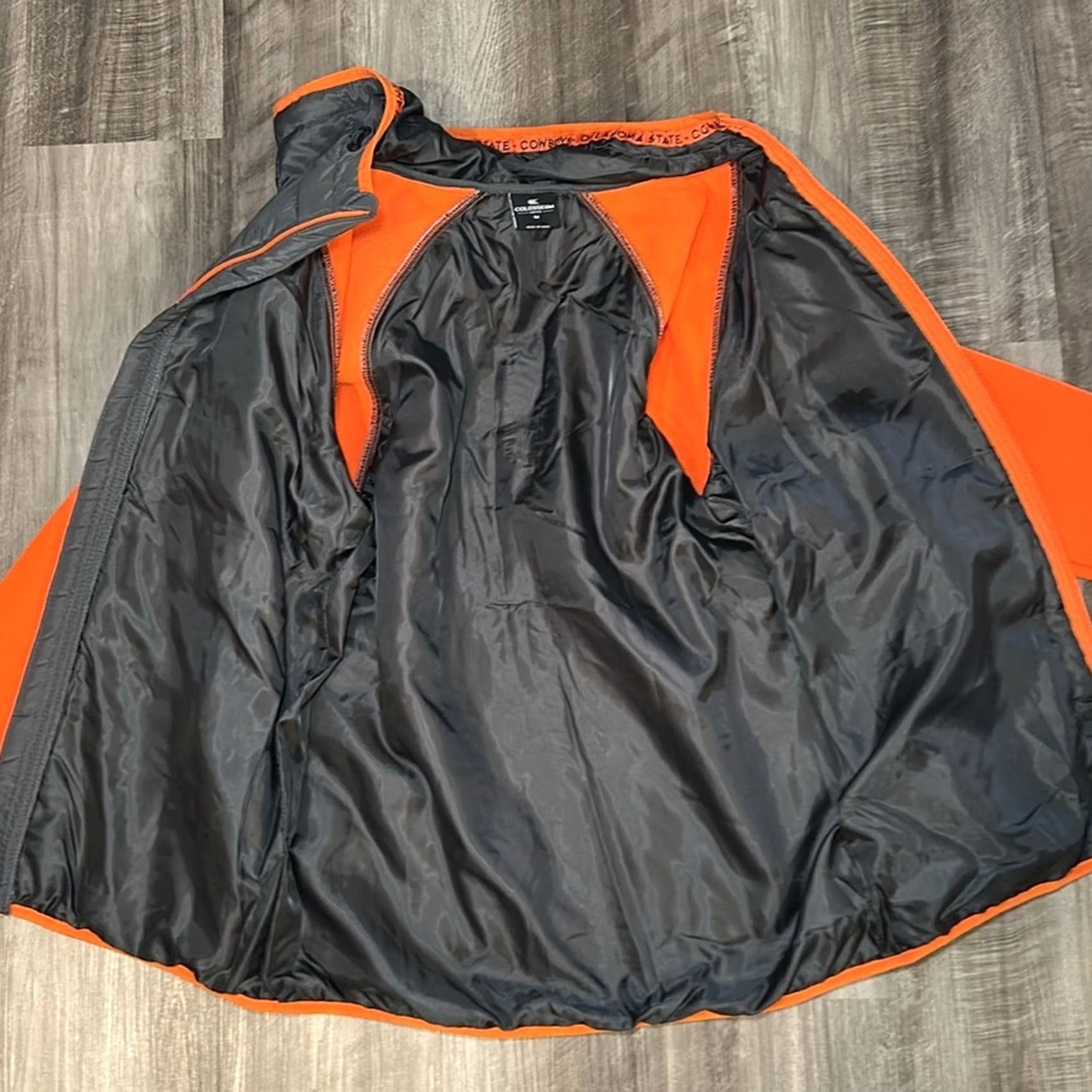 Vintage Oklahoma State Cowboys Colosseum Hooded Puffer Thermal Full Zip Jacket Medium Mens Gray Colosseum Jacket Sportswear Size US M / EU 48-50 / 2 - 8 Thumbnail