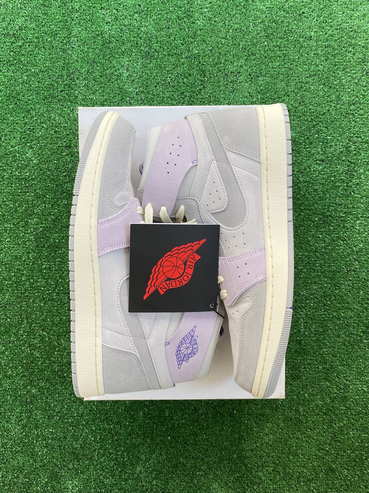 Nike WMNS Air Jordan 1 Mid Size US 10.5 / EU 43-44 - 1 Thumbnail