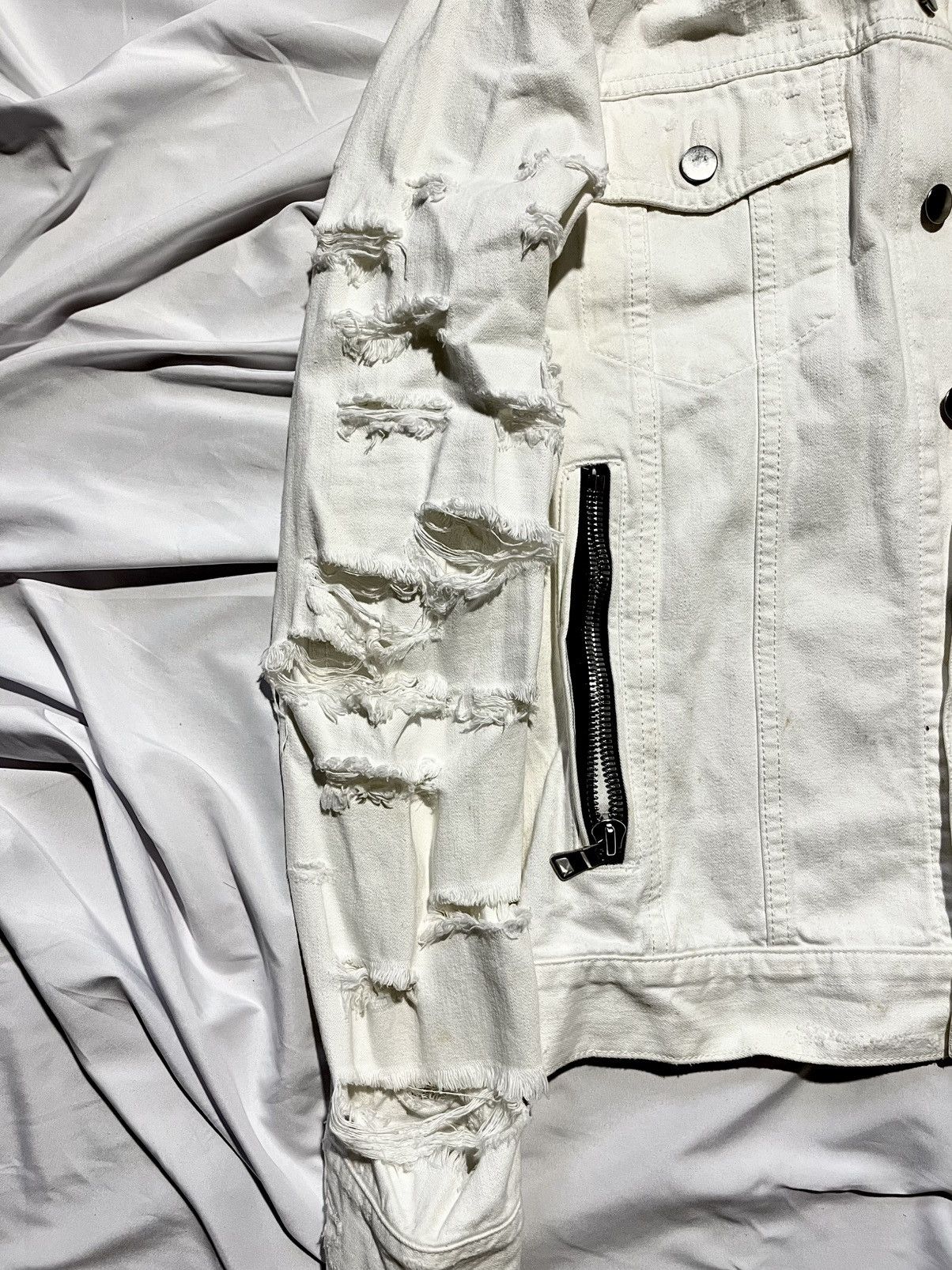 Balmain Balmain White Destroyed Distressed Denim Jacket Size US S / EU 44-46 / 1 - 6 Thumbnail