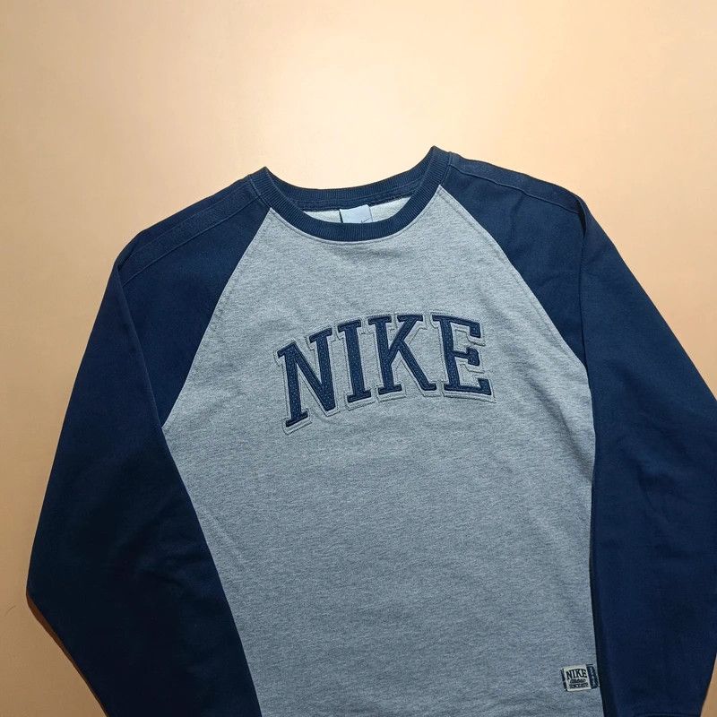 Nike Vintage Y2K NIKE Big Center Swoosh Grey Blue Sweatshirt M Size US M / EU 48-50 / 2 - 3 Thumbnail