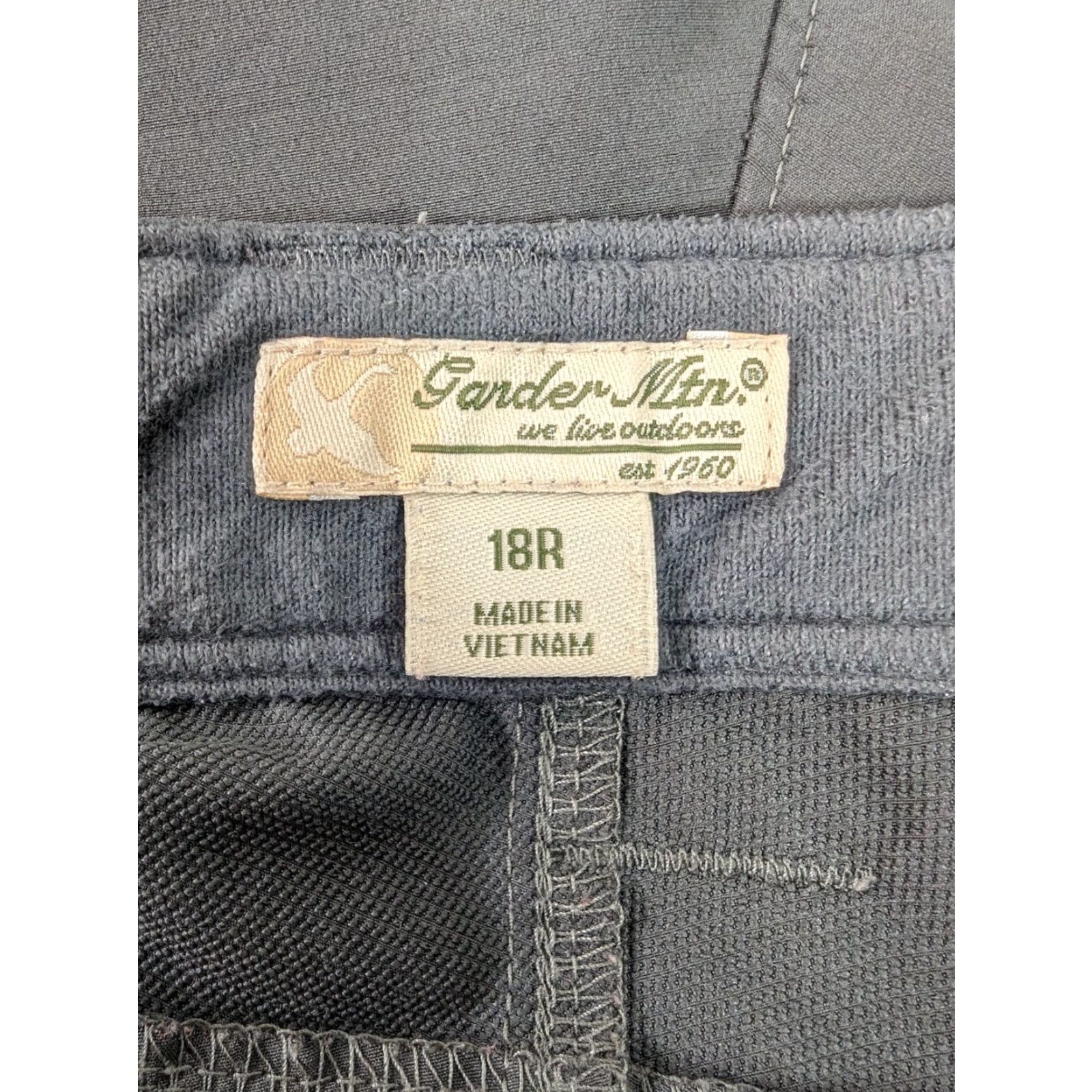 Vintage Gander Mountain Guide Series Gray Convertible Pants Women's 18R Regular NYLON BLEND Zip Off Hiking Pants Mens? No Size 40" / US 18 - 3 Thumbnail