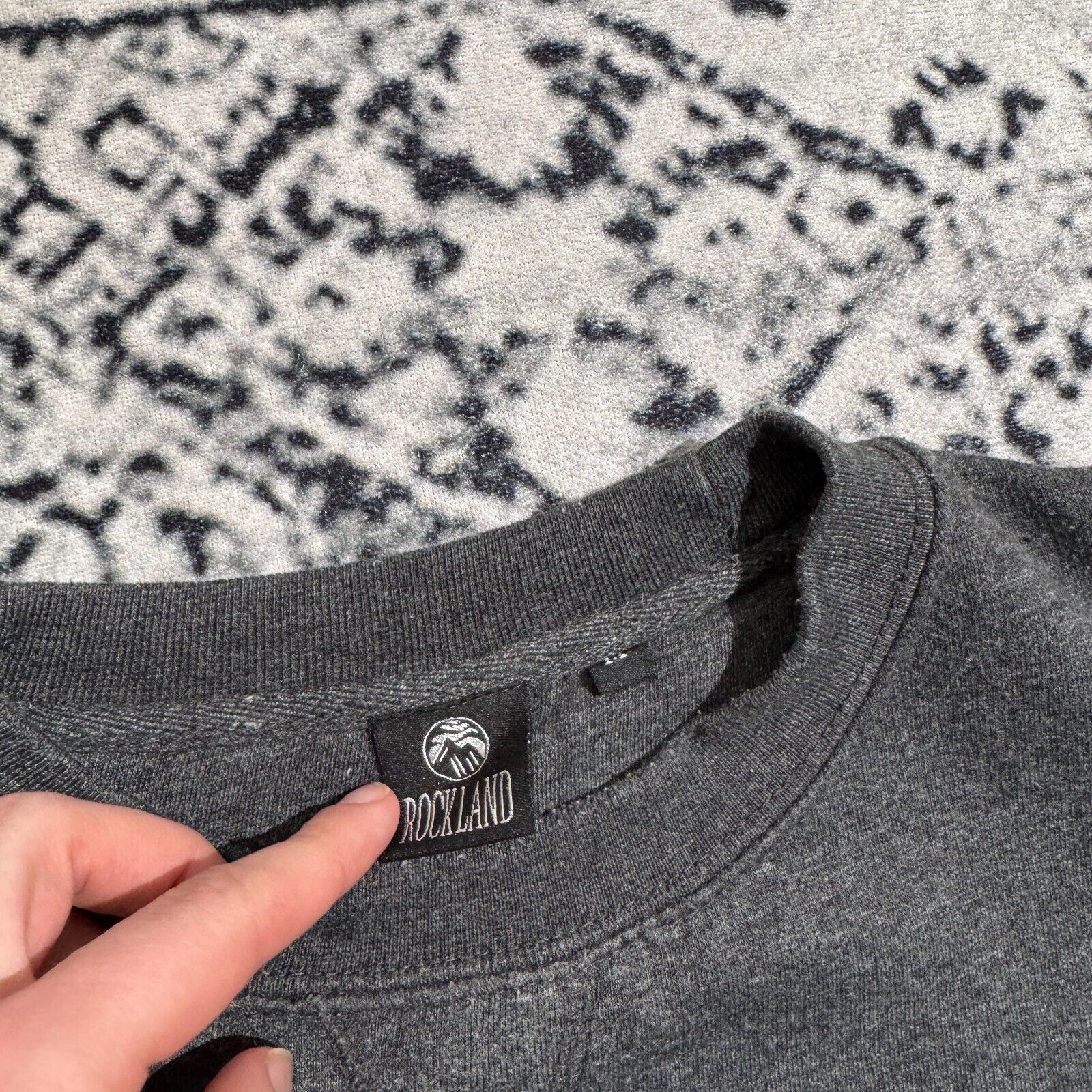 Vintage Vintage Unisex Gray Cotton Crewneck Size M Sunfaded Washed Size US M / EU 48-50 / 2 - 5 Thumbnail
