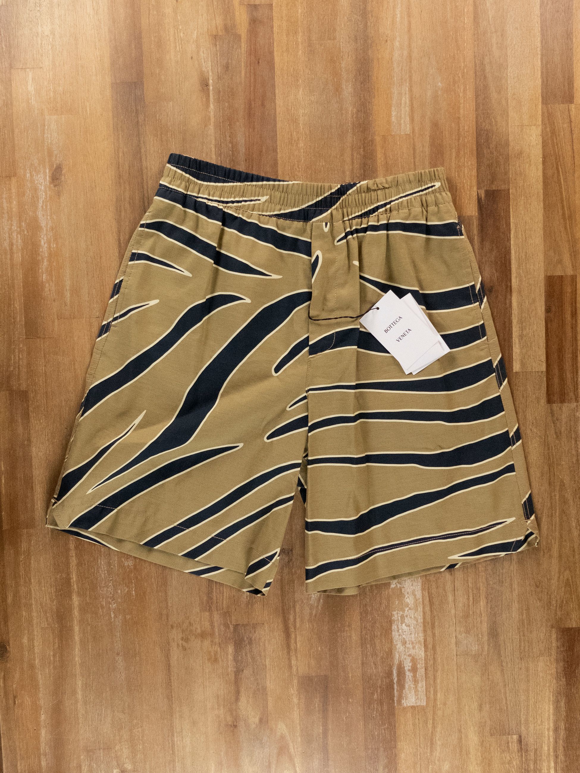 Bottega Veneta BOTTEGA VENETA beige animal print cotton linen shorts Medium Size US 32 / EU 48 - 1 Thumbnail