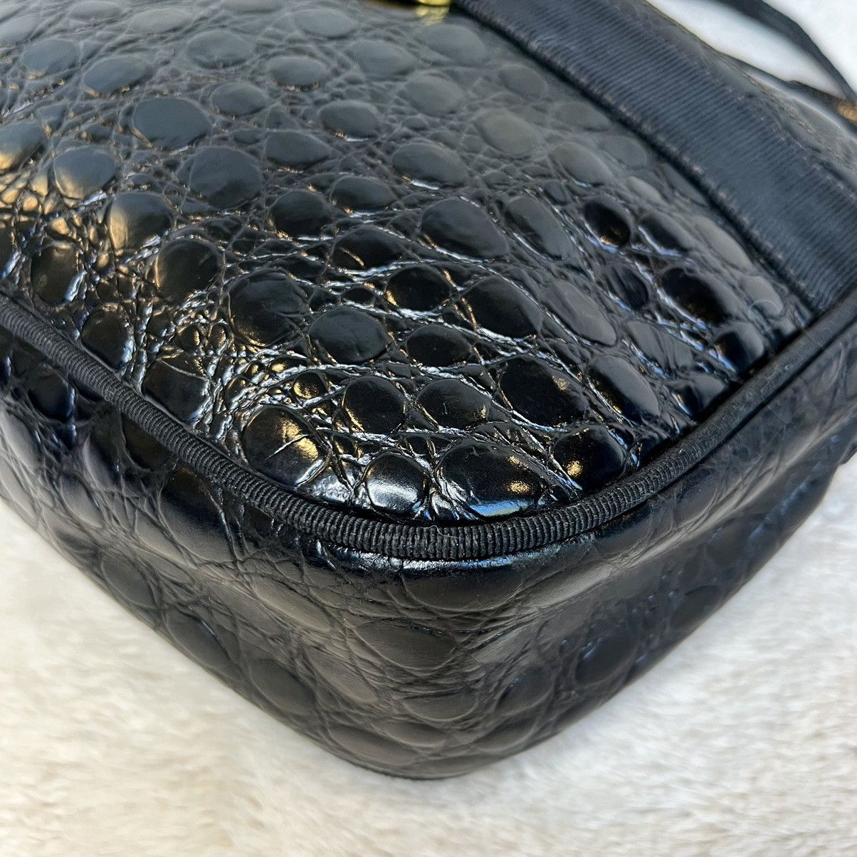 Salvatore Ferragamo Ferragamo Vala Black Croco Embossed Crossbody Bag Size ONE SIZE - 9 Thumbnail
