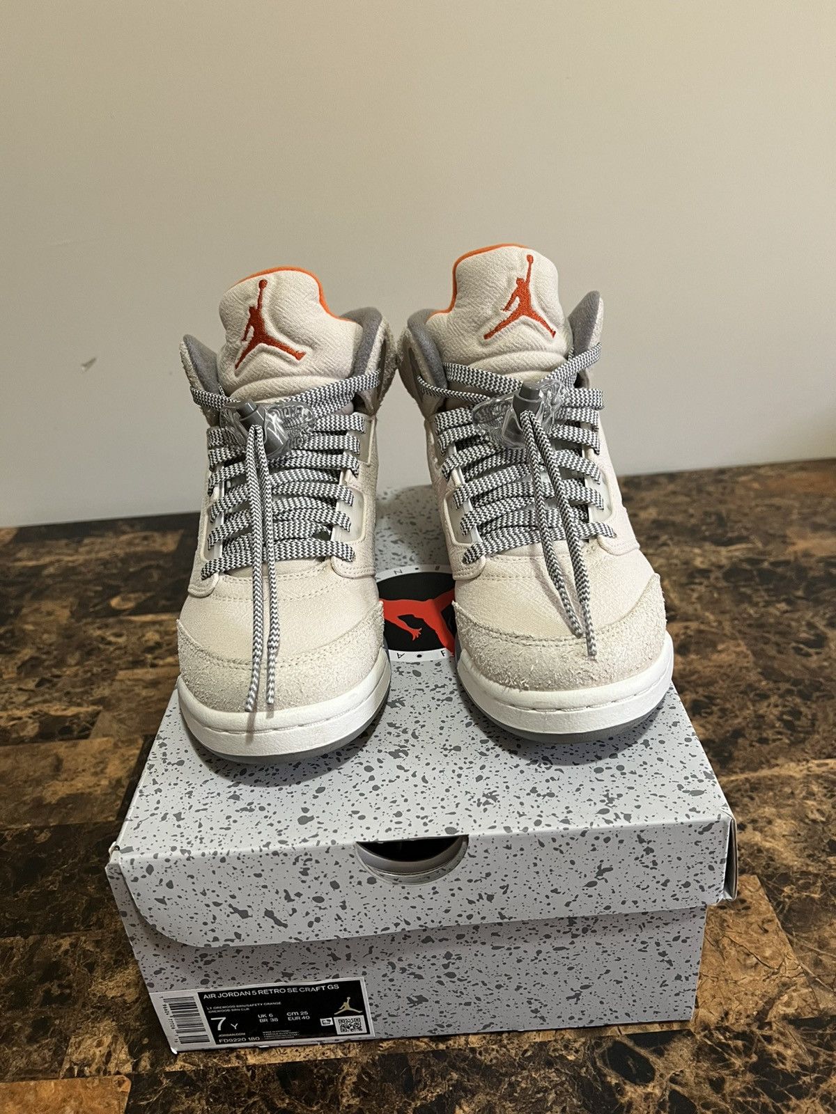 Jordan Brand Jordan 5 Retro SE Craft Light Orewood Brown 7Y PreOwned (GS) Size US 7 / EU 40 - 3 Thumbnail