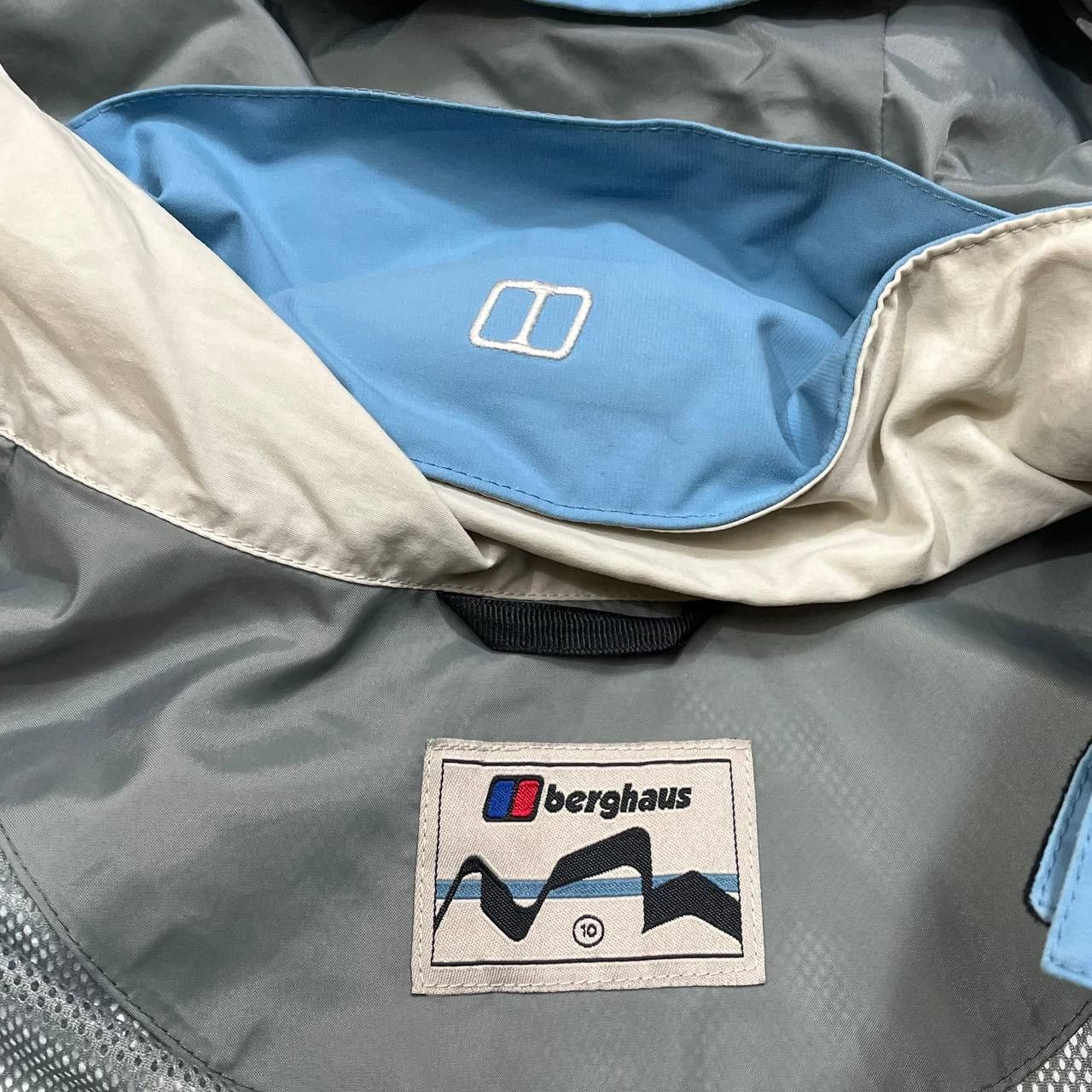 Berghaus Vintage Berghaus AquaFoil Blue Gorpcore Windbreaker Jacket Size US S / EU 44-46 / 1 - 12 Thumbnail