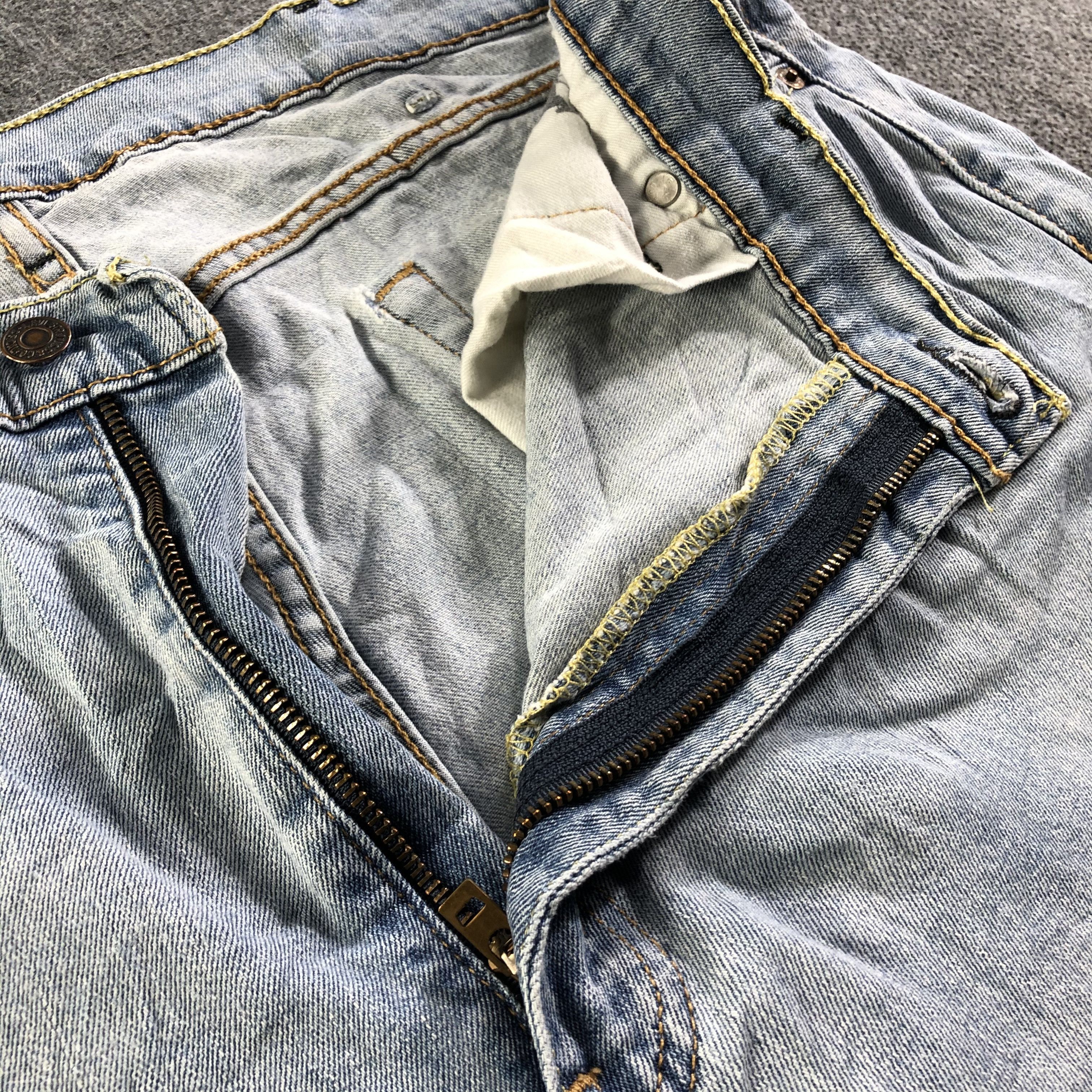 Levi's Vintage Light Wash Levis 505 Jeans-J4176 Size US 39 - 7 Thumbnail