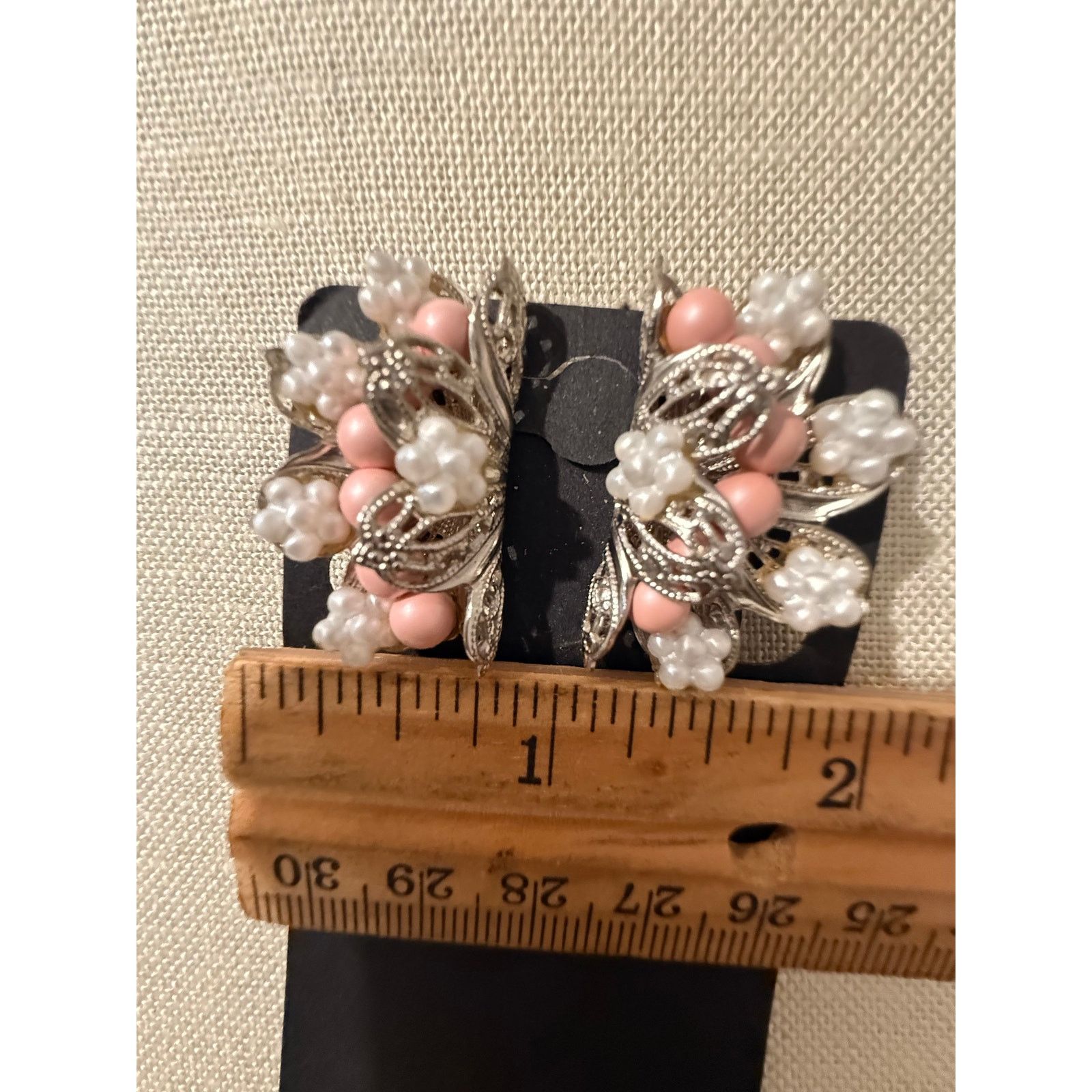 Other Vintage Pink Faux Pearl Beaded Silver Tone Clip On Earrings Size ONE SIZE - 4 Thumbnail