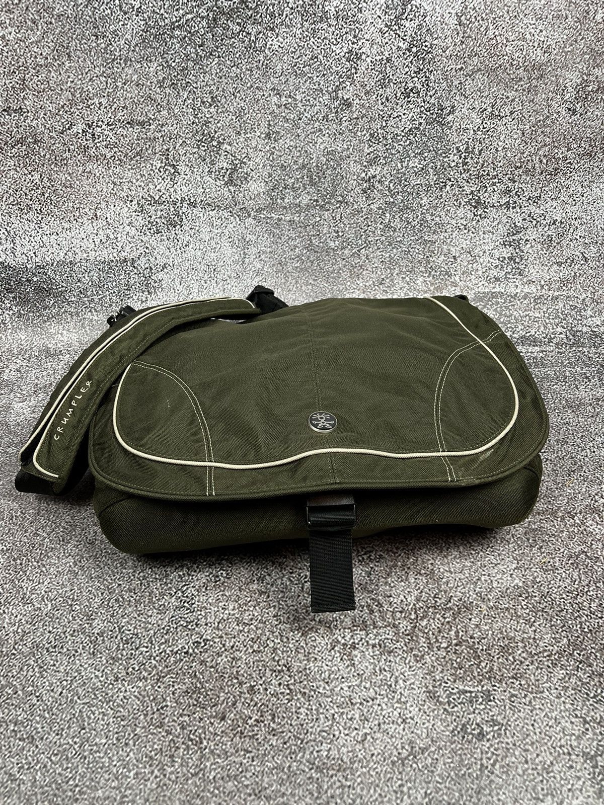 Crumpler Crumpler Clear Runway Laptop messenger multipocket bag olive Size ONE SIZE - 4 Thumbnail