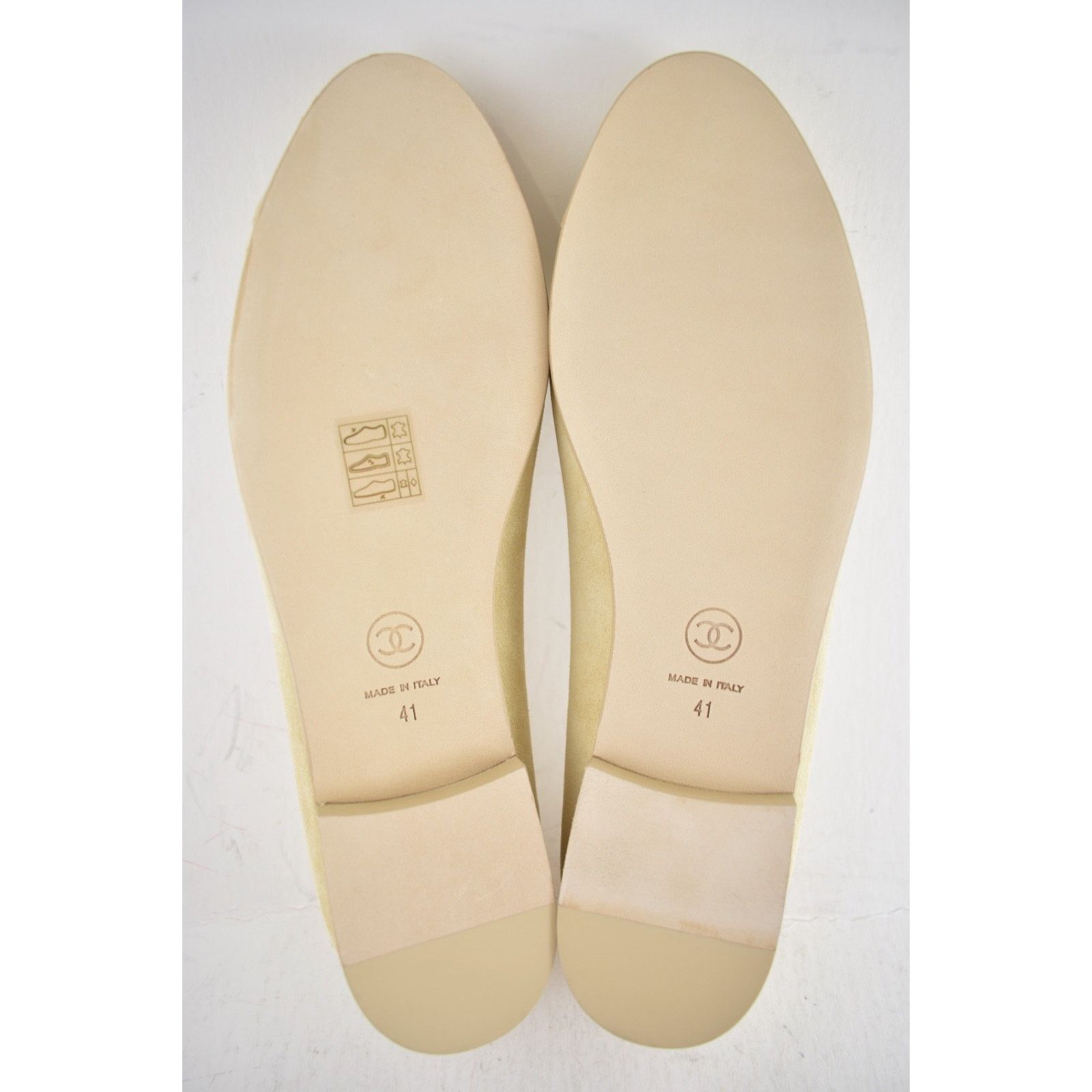 Chanel Chanel Beige Suede Patent CC Bow Tie Ballet Flat 41 Size US 10 / IT 40 - 18 Thumbnail