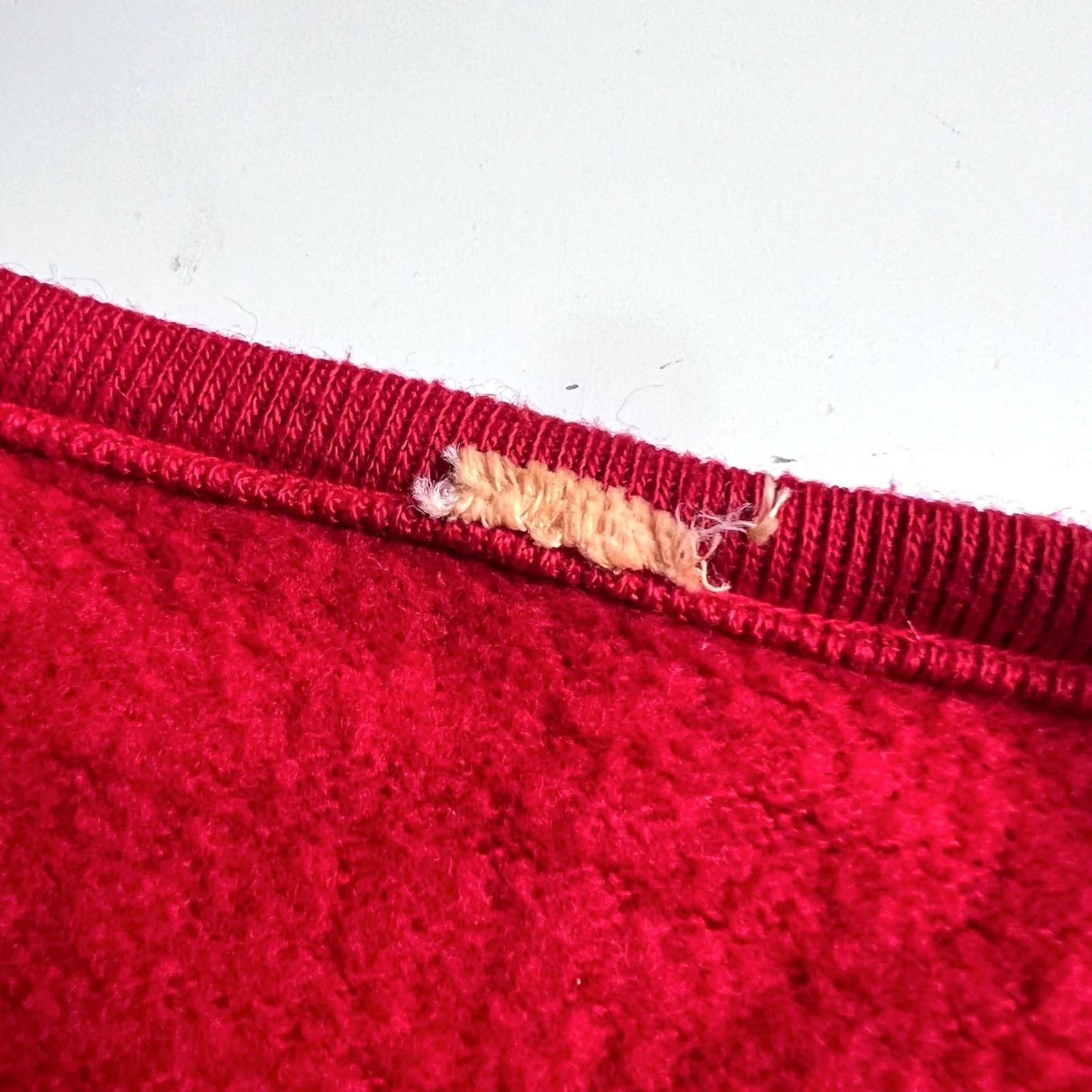 Griffin VINTAGE Garfield Griffins V-Neck Sweatshirt Red Yellow Collegiate Pullover L Mens Size US L / EU 52-54 / 3 - 4 Thumbnail
