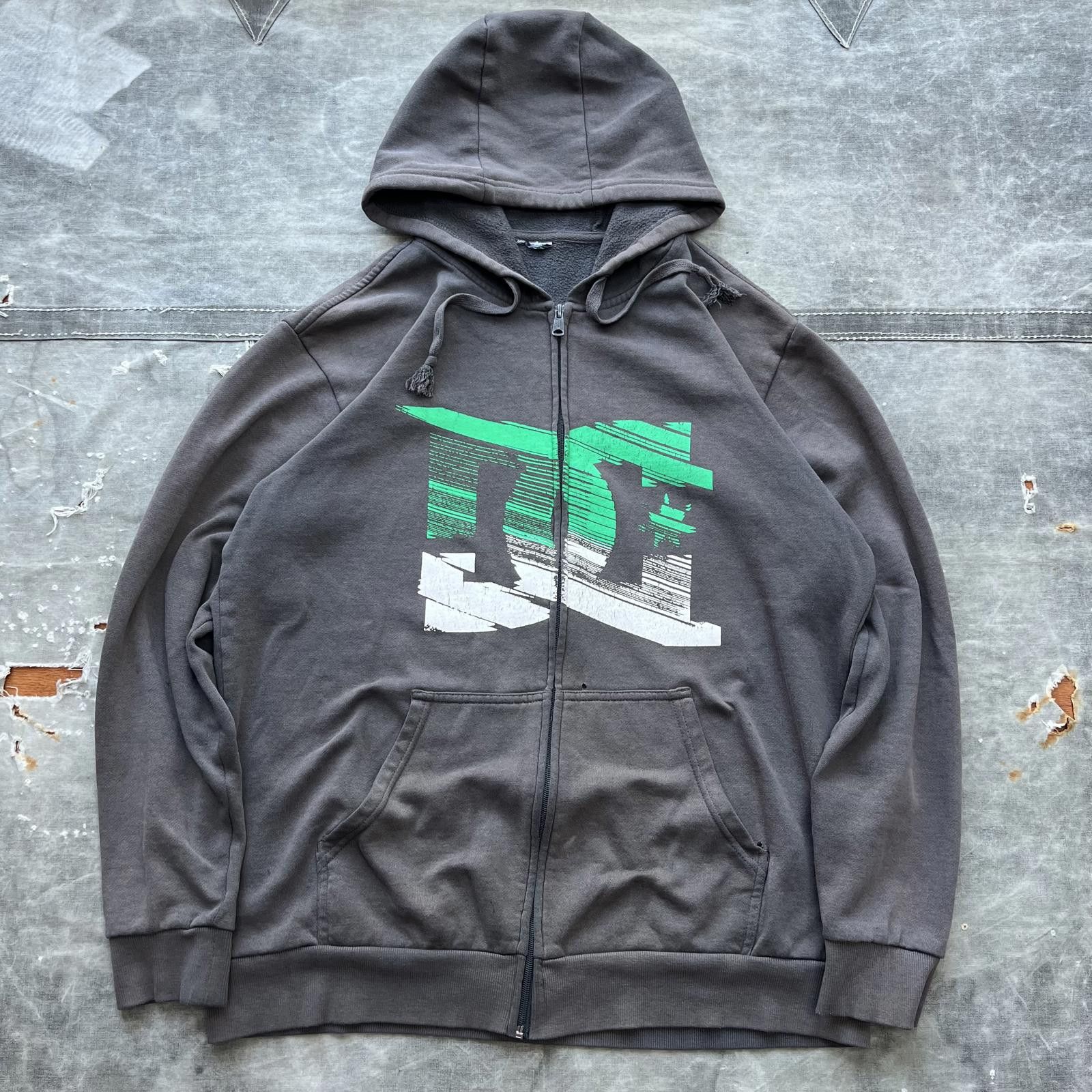 Vintage Vintage Y2K DC Shoes Faded Skate Grunge Full Zip Hoodie Size US XL / EU 56 / 4 - 1 Thumbnail