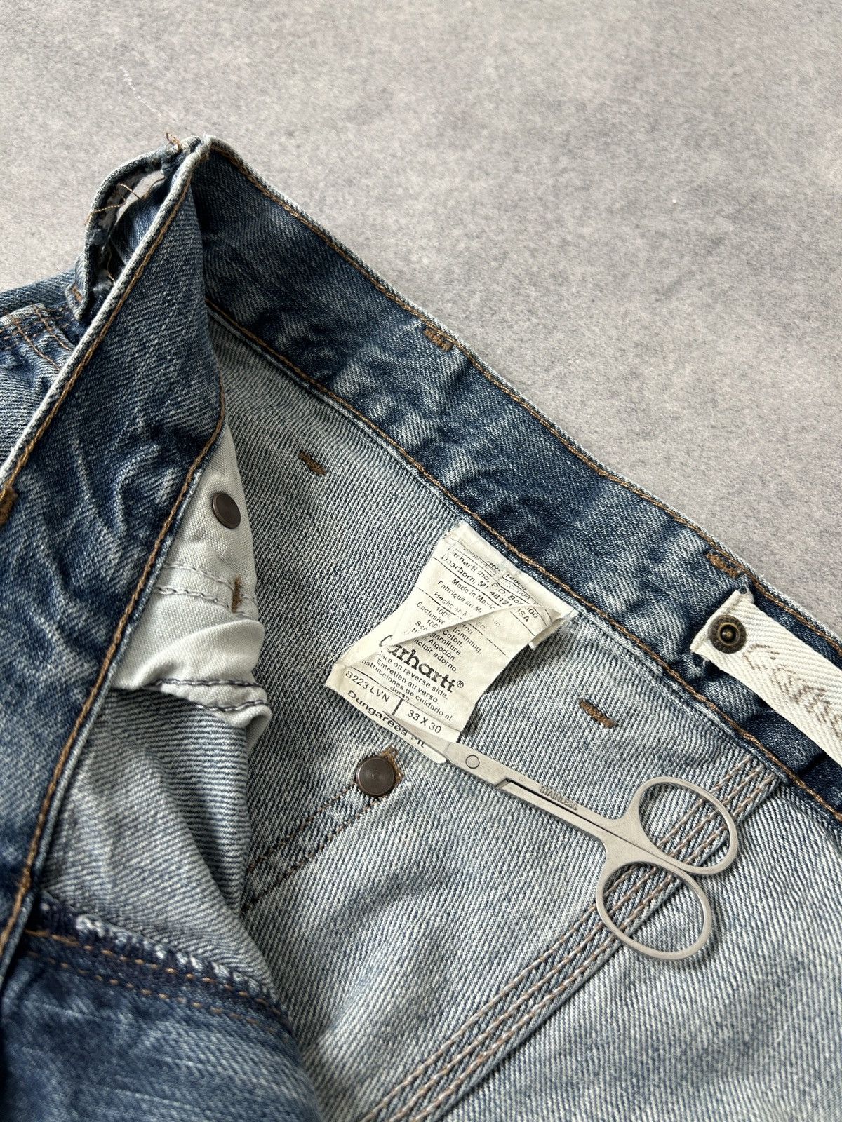 Carhartt Vintage Carhartt dungarees fit jeans mens 33/30 Size US 33 - 7 Thumbnail