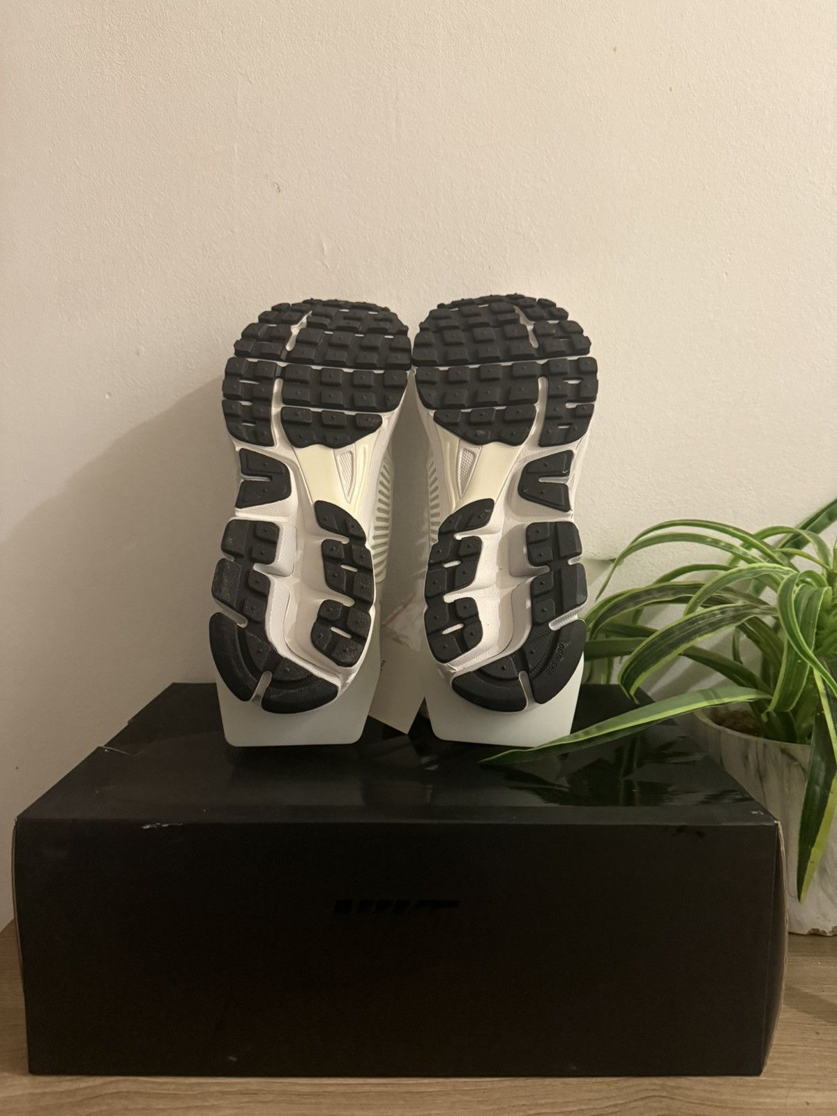 A-COLD-WALL* × Nike Nike x A Cold Wall Zoom Vomero 5 Sail Size US 9 / EU 42 - 4 Thumbnail