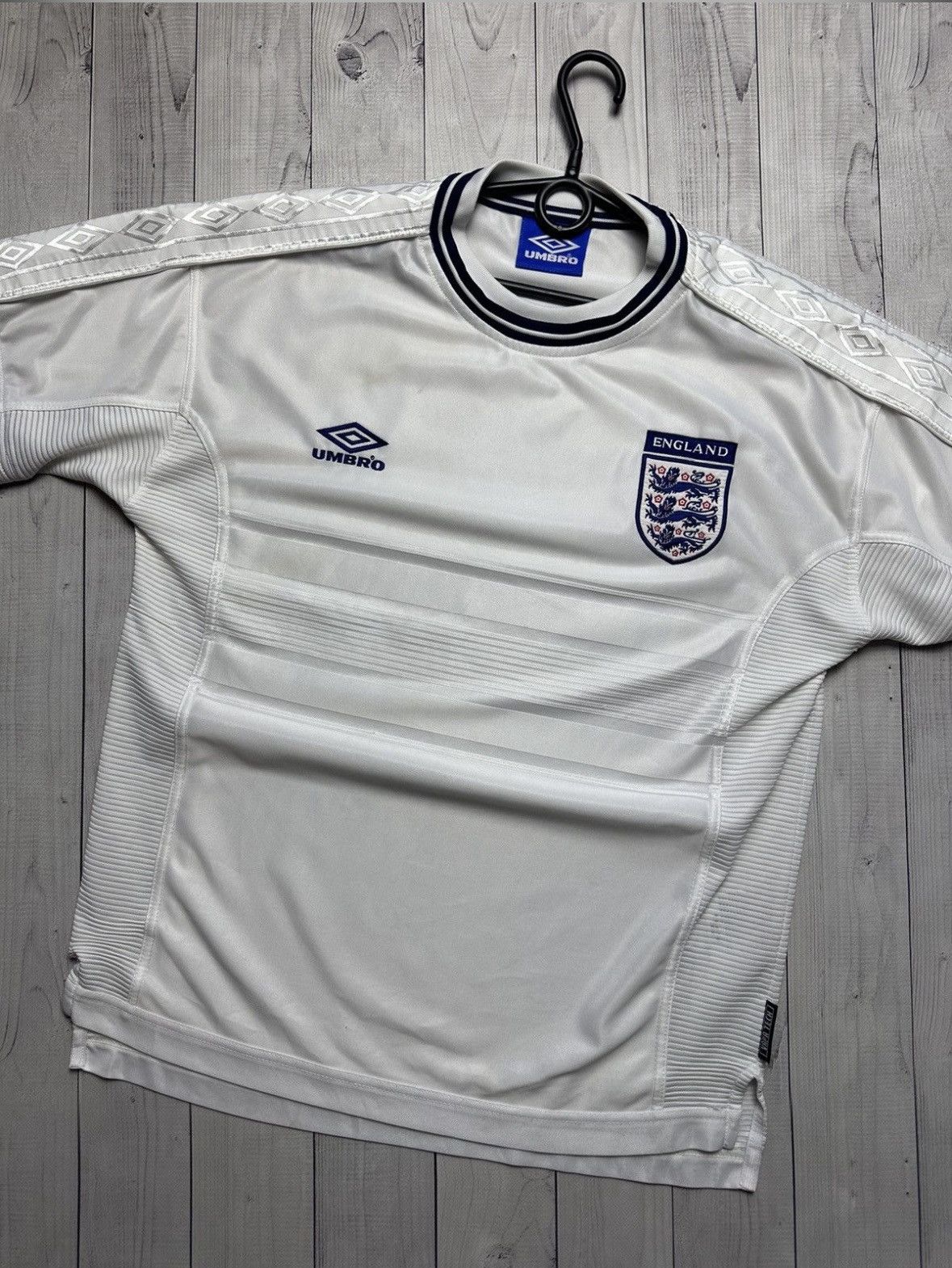 Umbro × Vintage Vintage England soccer jersey Umbro size M white Size US M / EU 48-50 / 2 - 4 Thumbnail