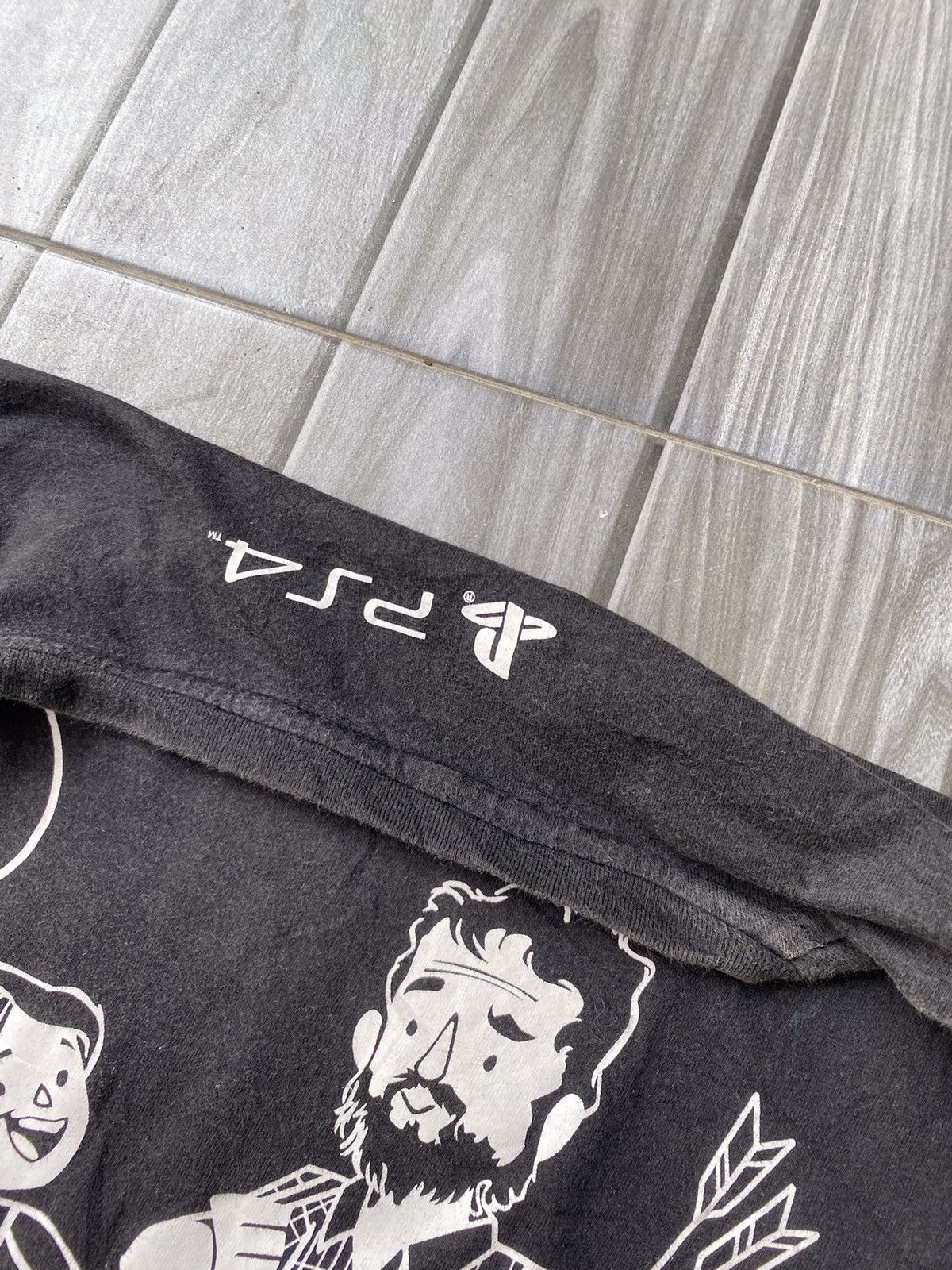 Playstation × The Game Vintage the last of us remastered ps4 promo tee Size US L / EU 52-54 / 3 - 5 Thumbnail