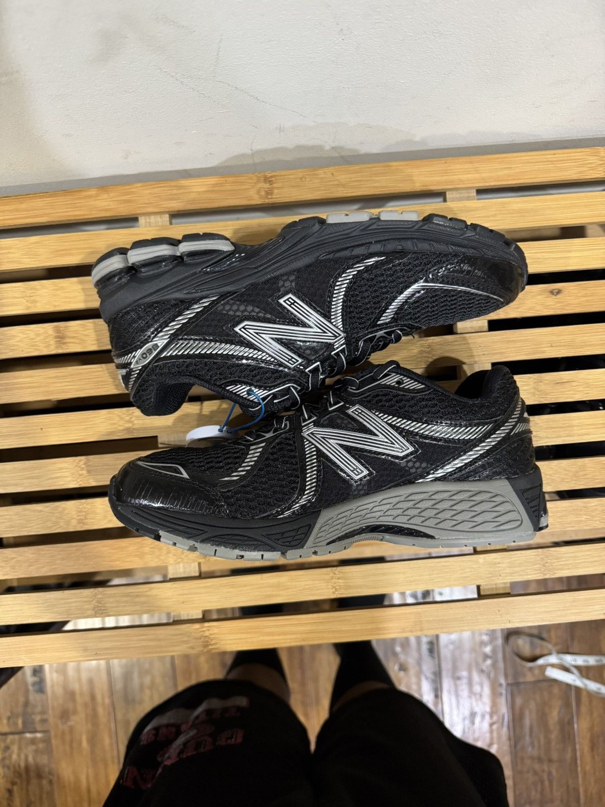 New Balance New Balance 860V2 Black Grey Metallic Mens US 5.5 38 Size US 5.5 / EU 38 - 3 Thumbnail