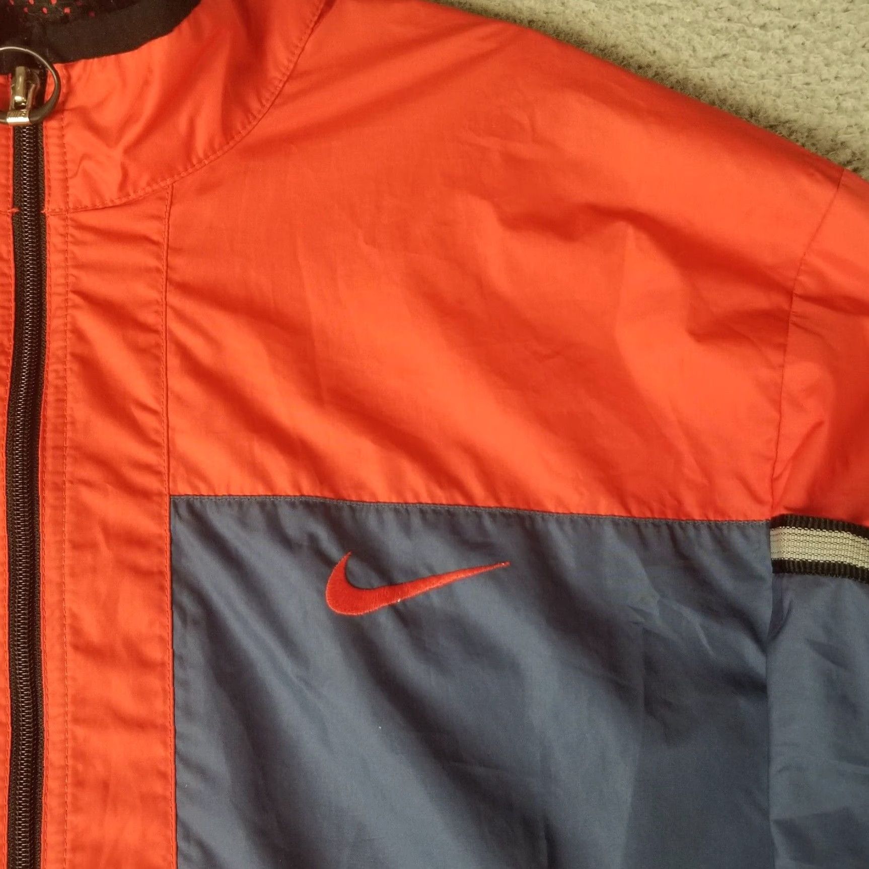 Nike VINTAGE Nike Jacket Men's L Red Blue Center Swoosh Reflective Striped 90s Windbreaker 1996 Size US L / EU 52-54 / 3 - 3 Thumbnail
