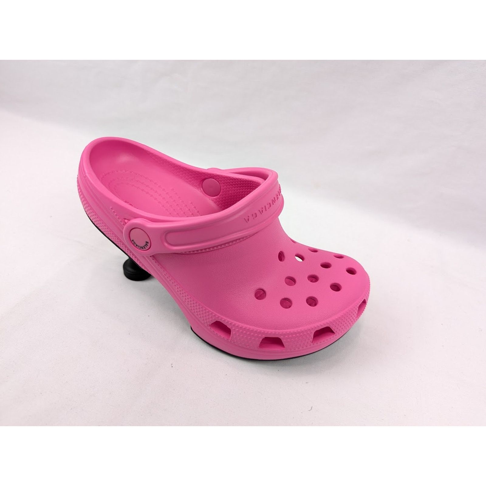 Balenciaga o1rshd1 Rubber Crocs Madame in Electric Pink Size US 7 / IT 37 - 2 Thumbnail