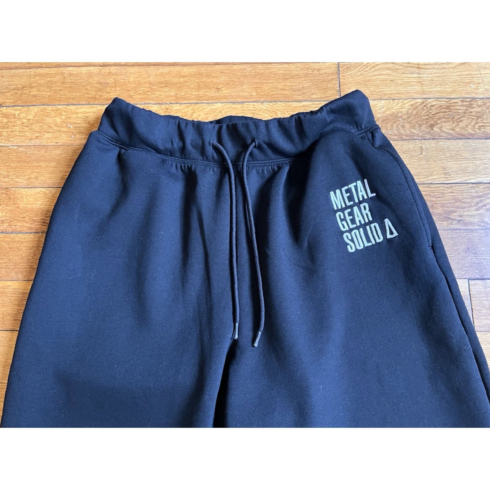 Vintage METAL GEAR SOLID Δ x GU Sweatpants Men’s Medium Black Size US 31 - 3 Thumbnail