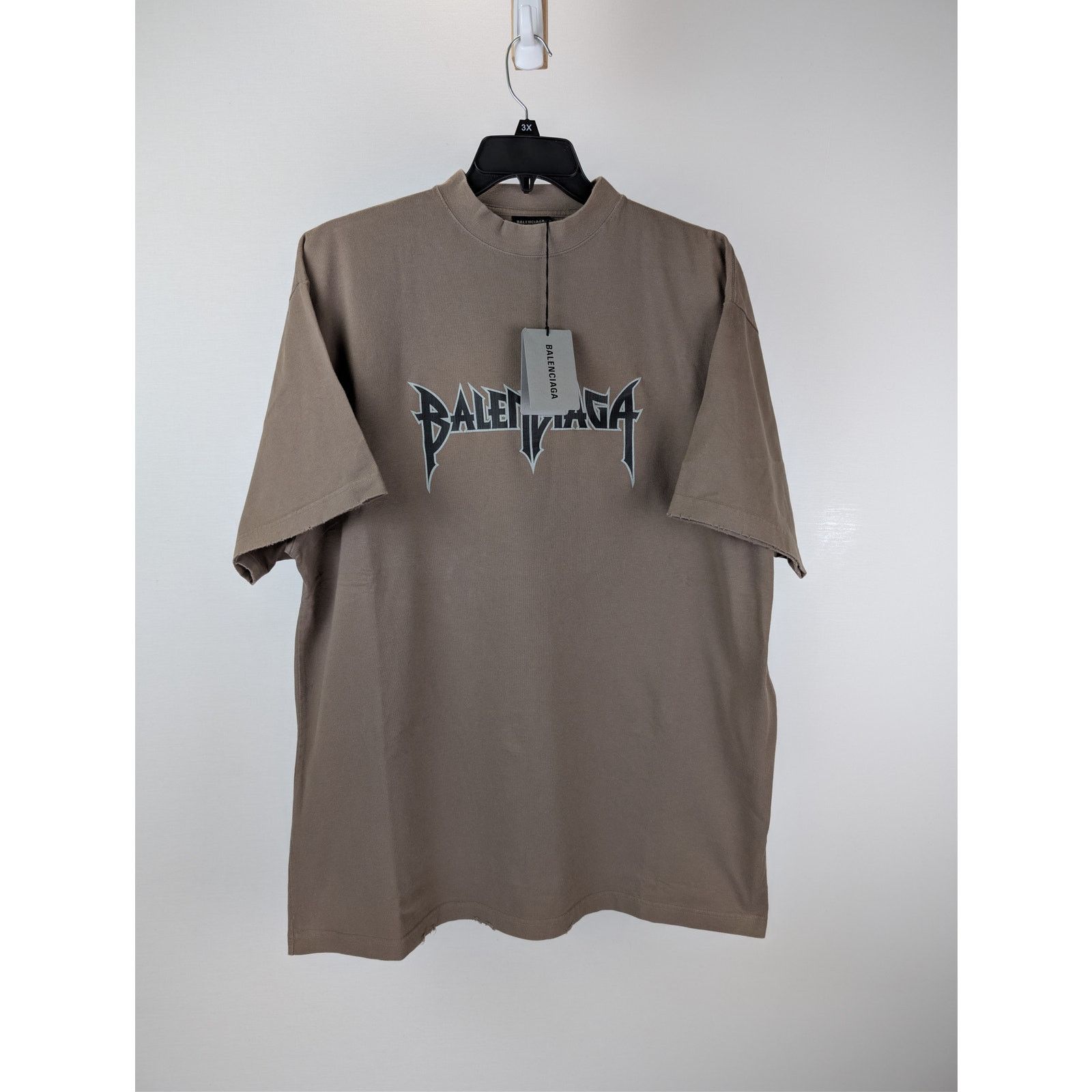 Balenciaga o1rshd1 Metal Print Vintage Jersey Oversized T-Shirt Taupe Size US M / EU 48-50 / 2 - 1 Thumbnail