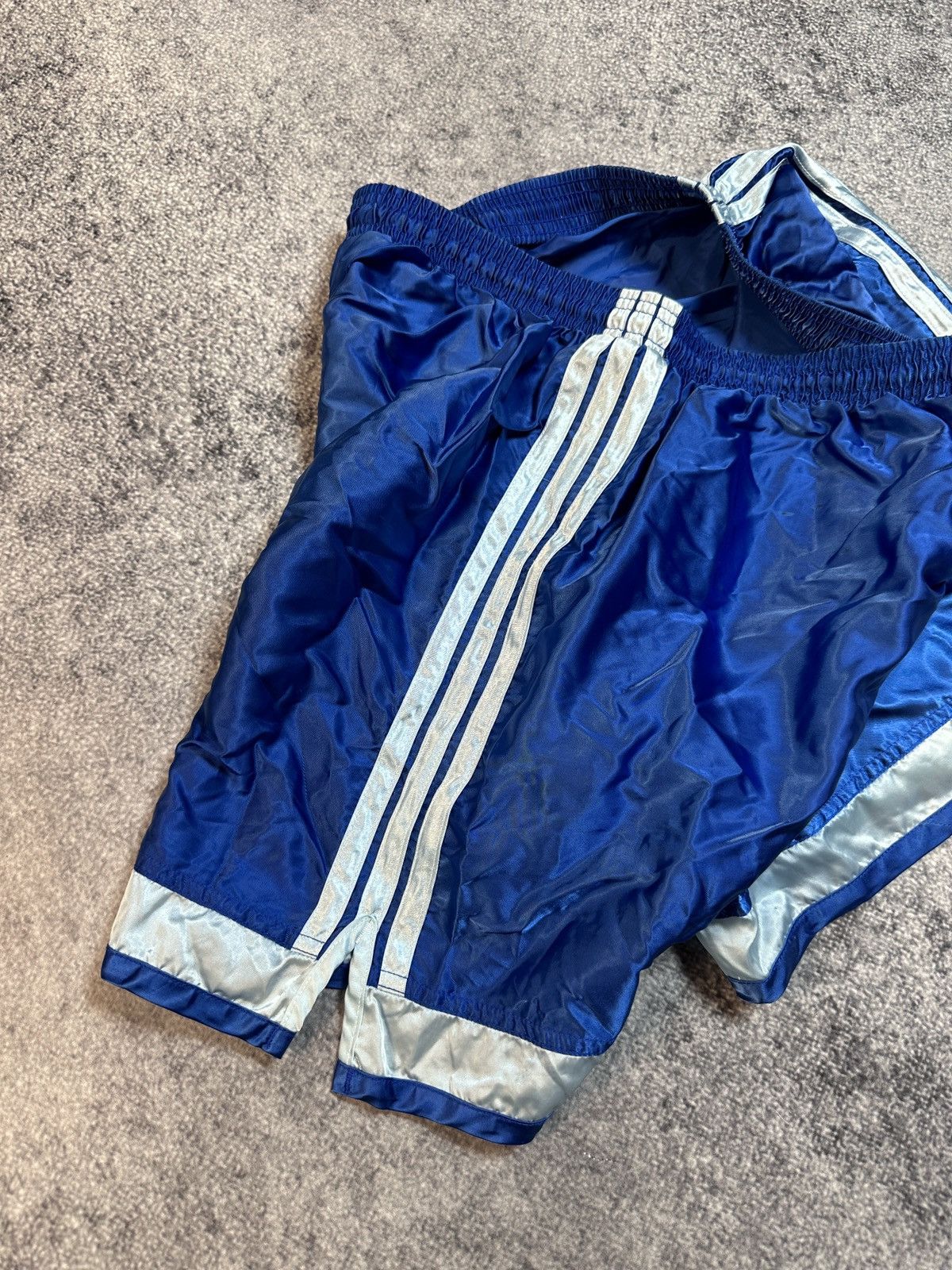 Adidas × Vintage Vintage Adidas Shorts Logo Rare Streetwear Casual Style VTg Size US 36 / EU 52 - 3 Thumbnail