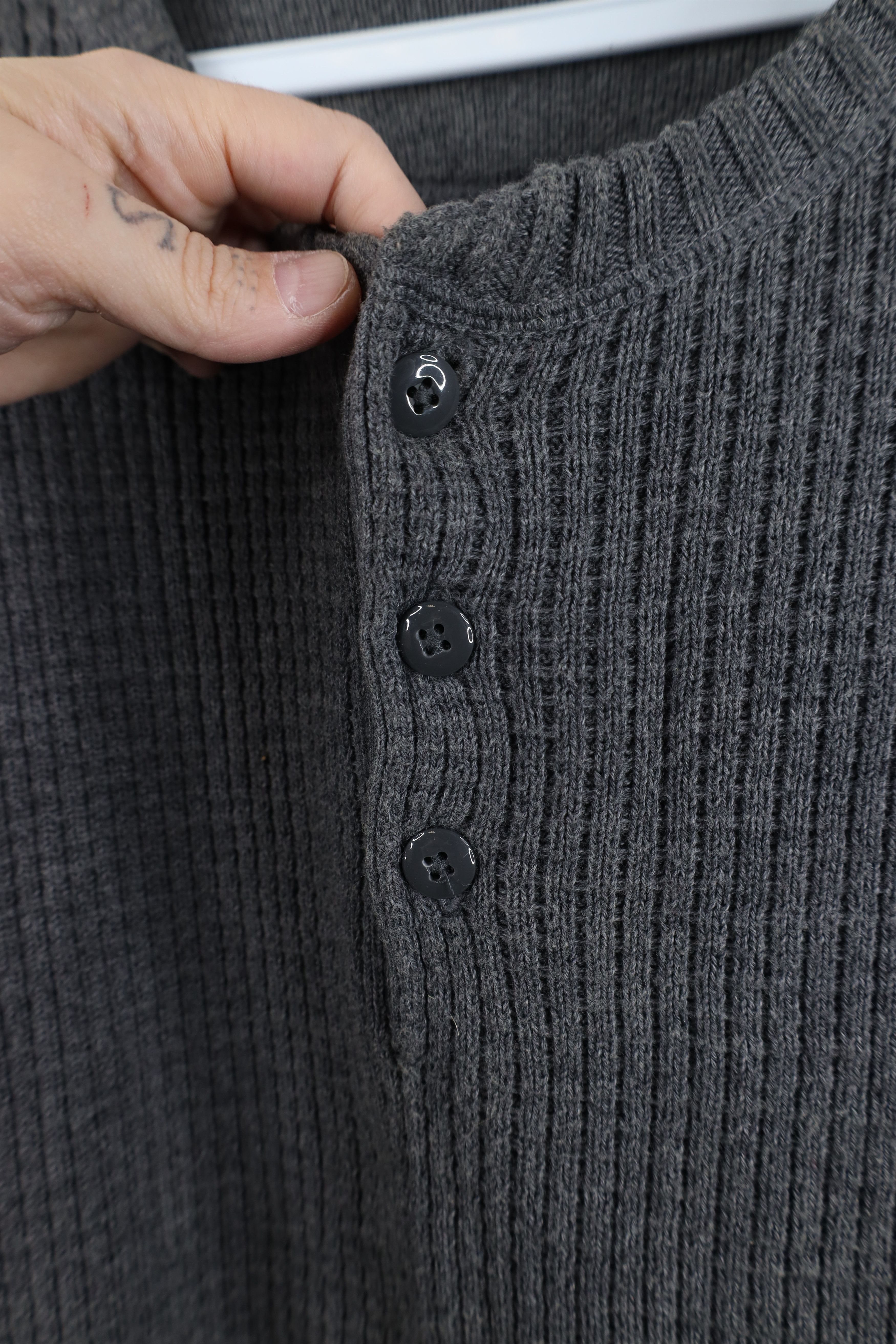 Vintage Vintage 90s Streetwear Waffle Knit Henley Sweater Gray Size US L / EU 52-54 / 3 - 6 Thumbnail