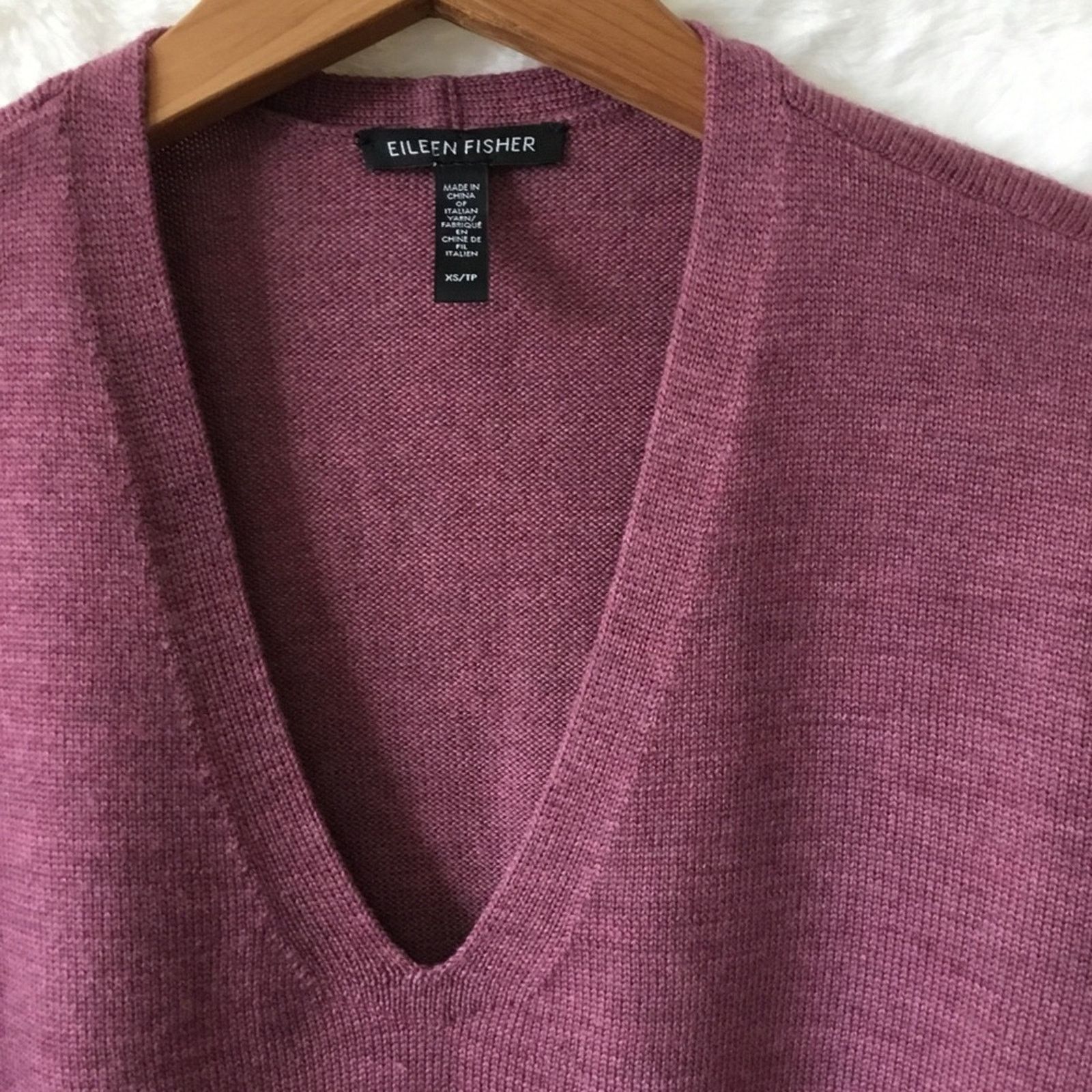 Eileen Fisher Eileen Fisher Wine Merino Wool V-Neck Sweater Size XS / US 0-2 / IT 36-38 - 5 Thumbnail