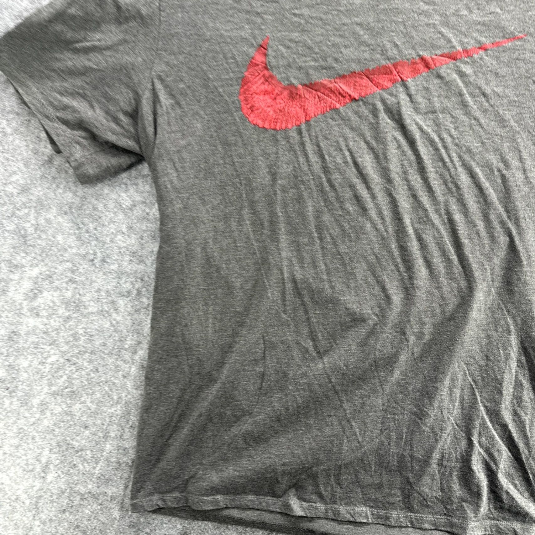 Nike VINTAGE Nike Shirt Mens Extra Large Gray Red Embroidered Swoosh Logo Athletic Cut Size US XL / EU 56 / 4 - 5 Thumbnail