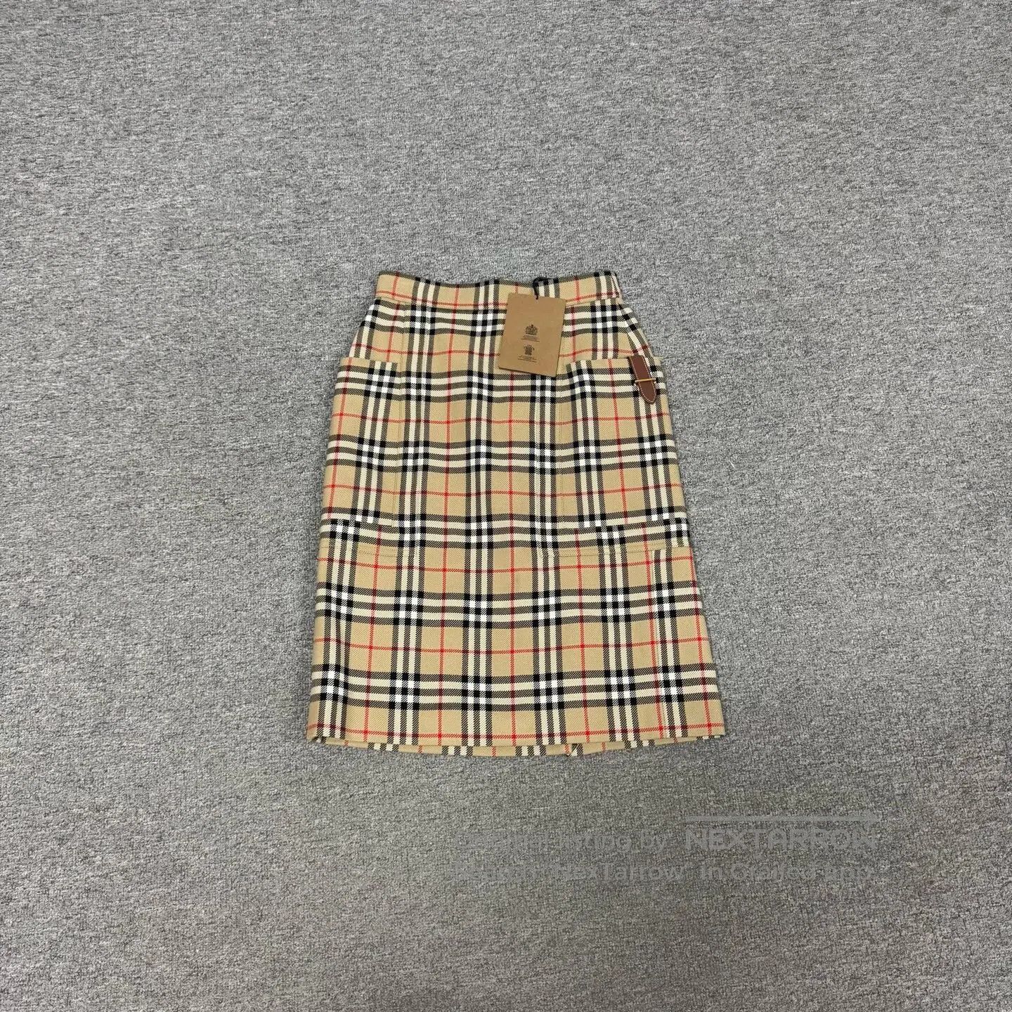 Burberry BURBERRY size 34 Grid-patterned leather buckle accessory f Size 26" / US 2 / IT 38 - 1 Thumbnail