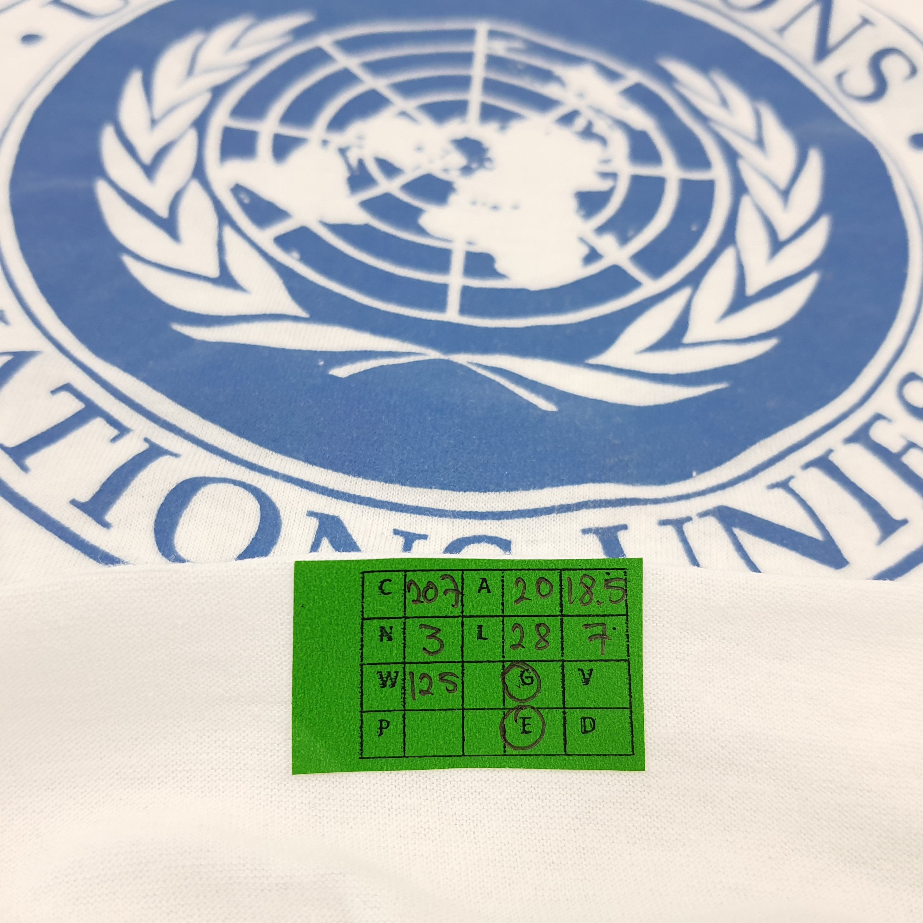 Vintage Vintage United Nations United Unies Tshirt Size US M / EU 48-50 / 2 - 6 Thumbnail