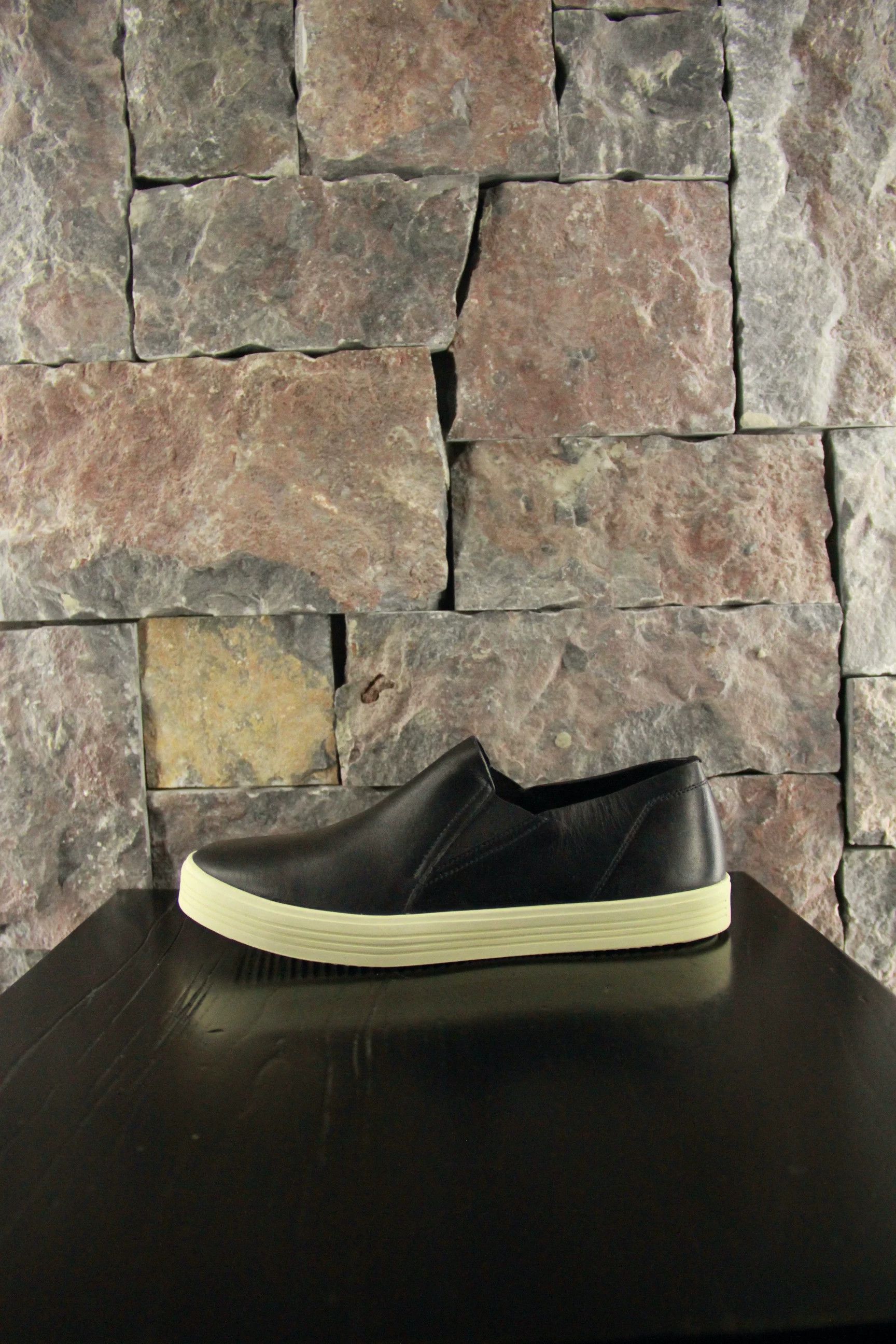 Rick Owens Rick Owens White Slip Ons Men 10 Size US 10 / EU 43 - 1 Thumbnail