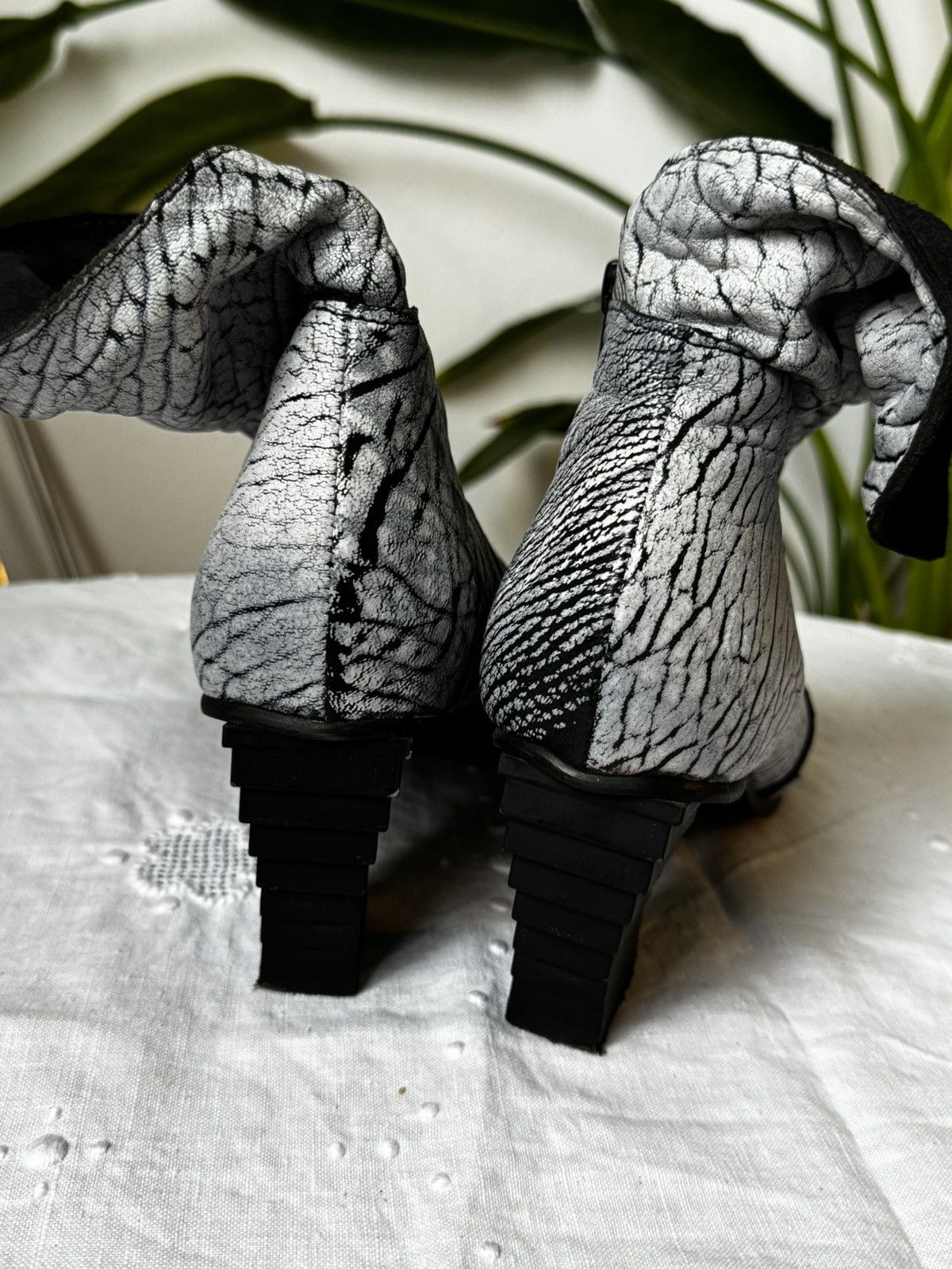 Other Papucei Black White Textured Avantgarde Leather Ankle Boots Size US 9 / IT 39 - 2 Thumbnail
