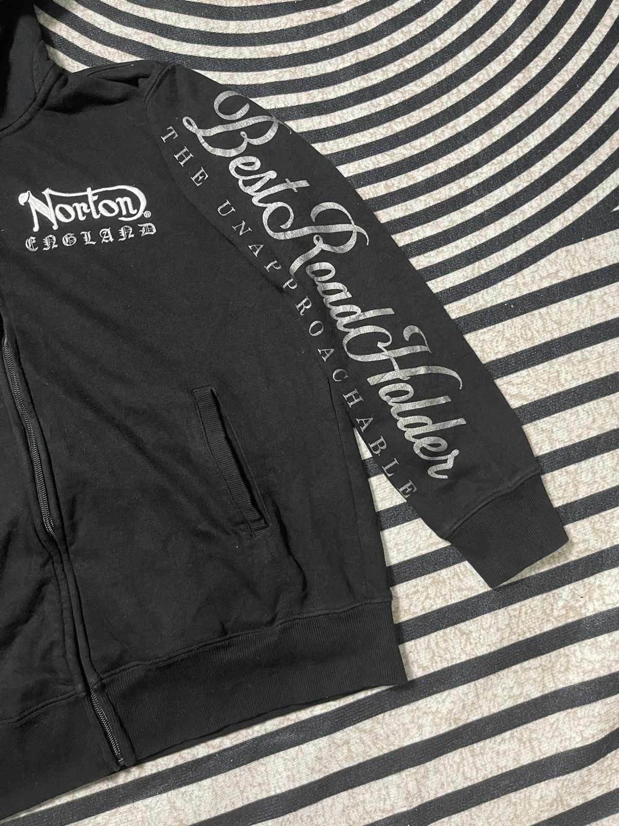 Norton 00s NORTON “BEST OF MACHINE” CHAMPIONS LONG STROKE HOODIE Size US M / EU 48-50 / 2 - 4 Thumbnail
