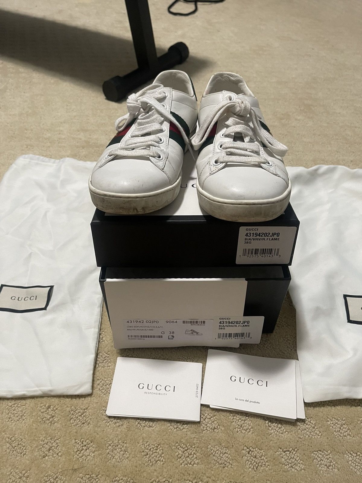 Ace sneaker with bee