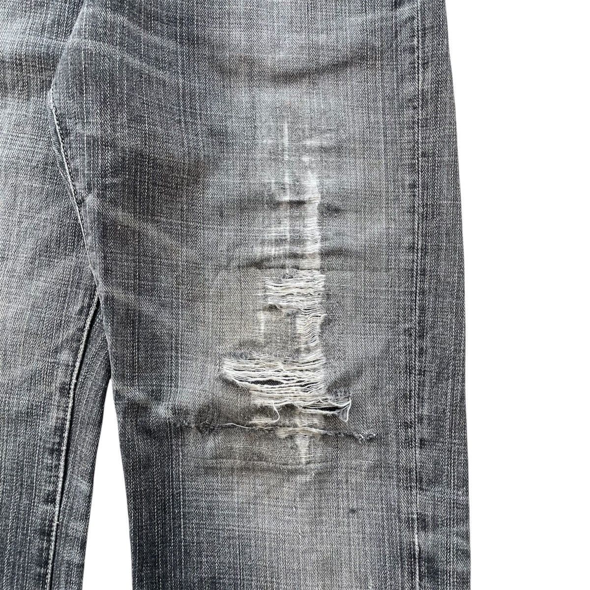 Uniqlo Vintage Uniqlo - Buckle Back Distressed Jeans Size US 30 / EU 46 - 7 Thumbnail
