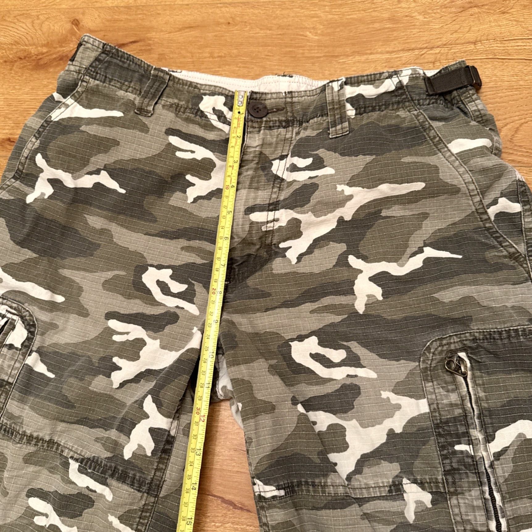 The North Face The North Face Grey Camouflage Pattern Cargo Shorts Size 32 Multiple Pockets, Cargo, Men, Regular Fit, Grey, 32, Casual, Travel, Workwear Size US 32 / EU 48 - 6 Thumbnail
