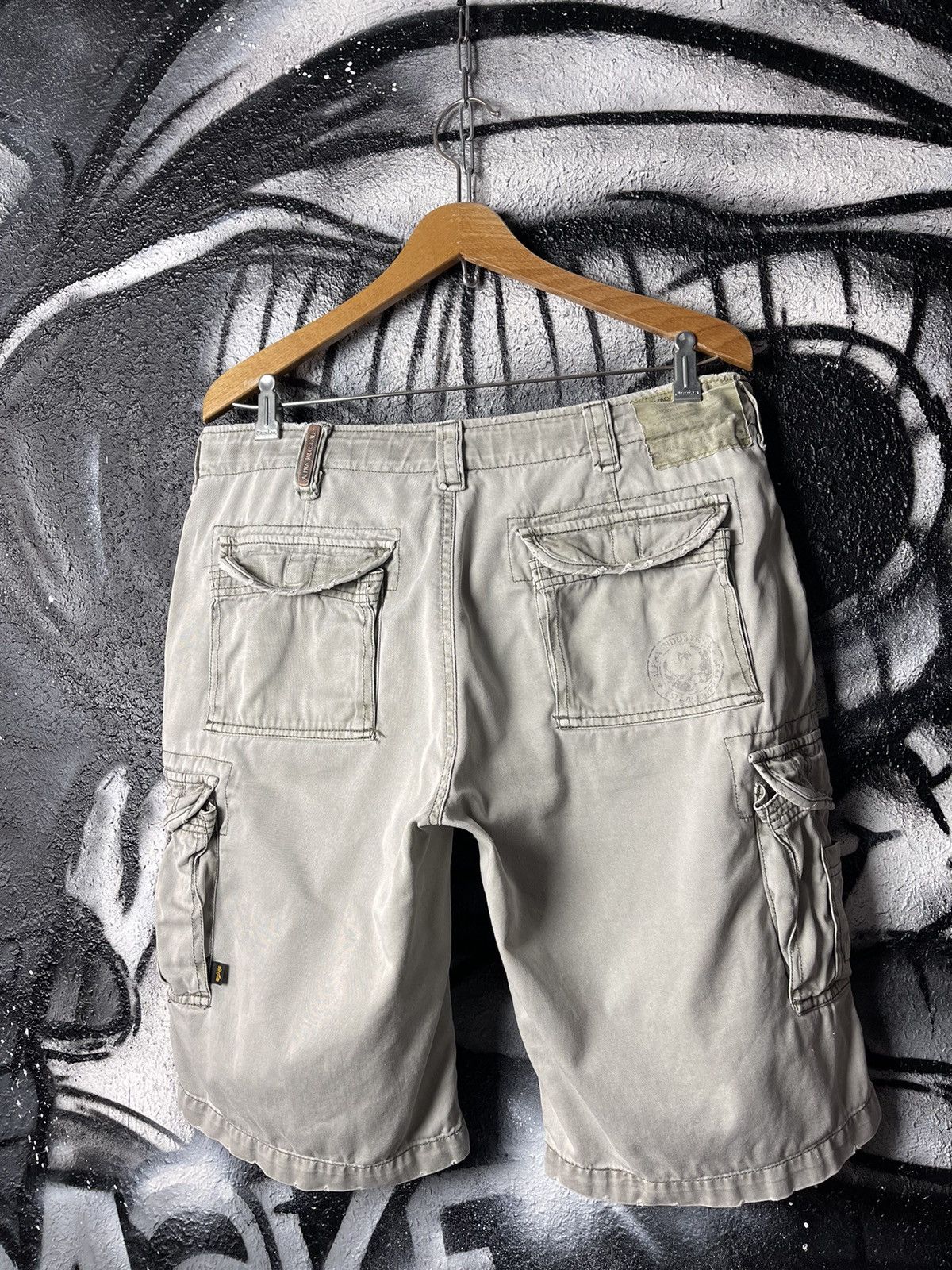 Alpha Industries Alpha Industries Vintage Grey Cotton Cargo Shorts Men’s Size Medium Size US 32 / EU 48 - 8 Thumbnail