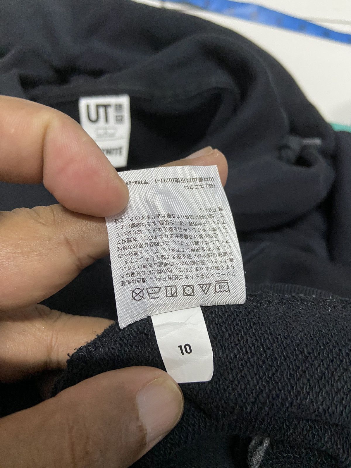 Uniqlo FORTNITE X UNIQLO DJ YONDER BLACK HOODIE Size US M / EU 48-50 / 2 - 9 Thumbnail