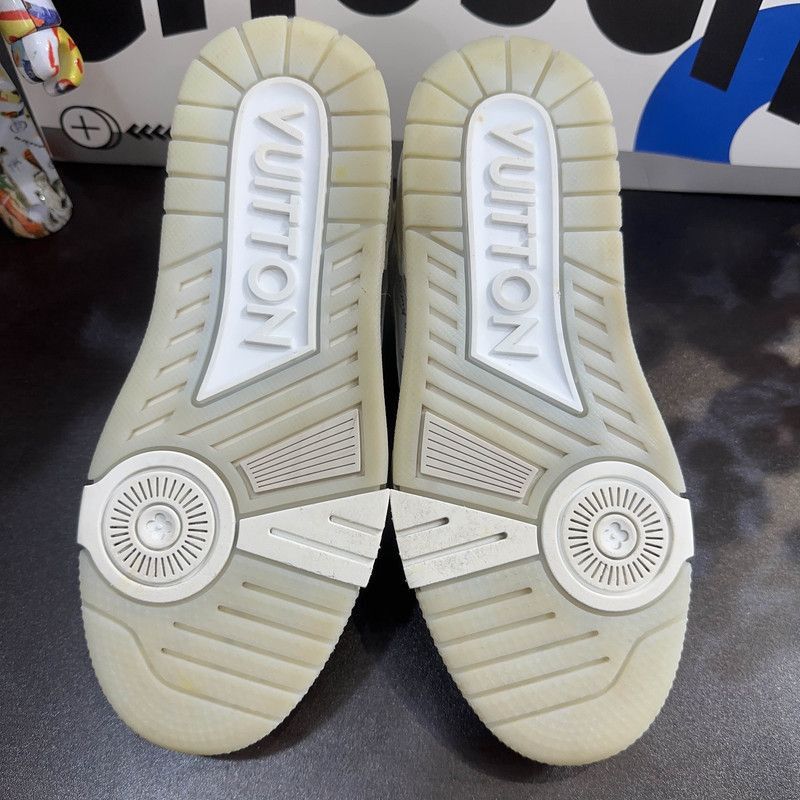 Louis Vuitton Louis Vuitton White Trainer Low-Top Sneakers -2505 Size US 8 / IT 38 - 1 Thumbnail