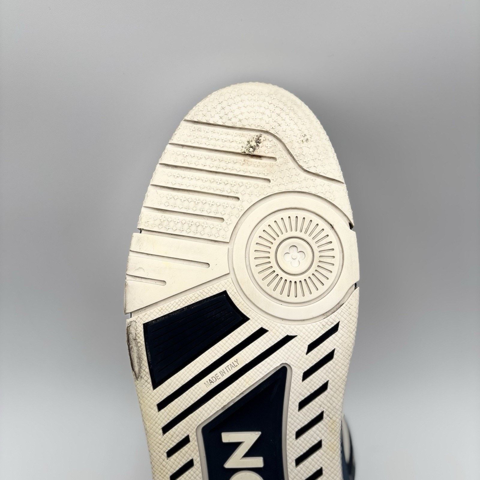 Louis Vuitton (11-11.5 US) Louis Vuitton Trainer ' White Navy '| GOOD COND Size US 11.5 / EU 44-45 - 10 Thumbnail