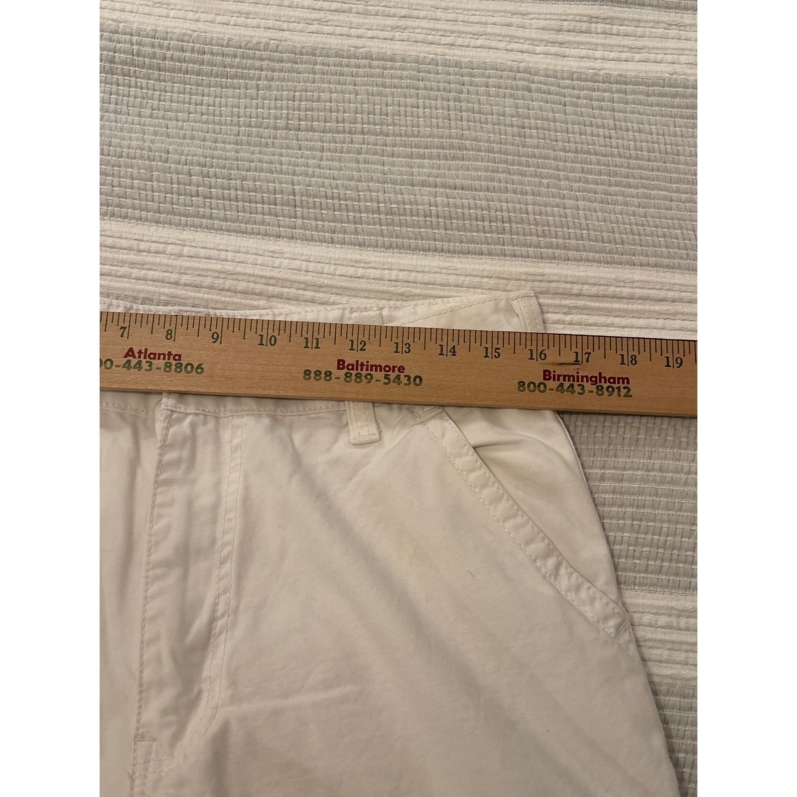 Levi's Levi’s White Cargo Shorts Size US 31 - 5 Thumbnail