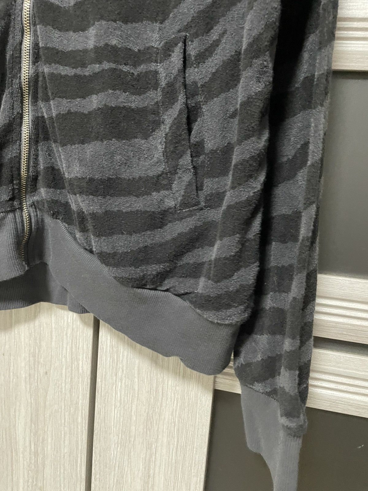 Japanese Brand Jumper 1234 Zip Up Sweatshirt Zebra Print Desing Rare Size 3 Size US S / EU 44-46 / 1 - 4 Thumbnail