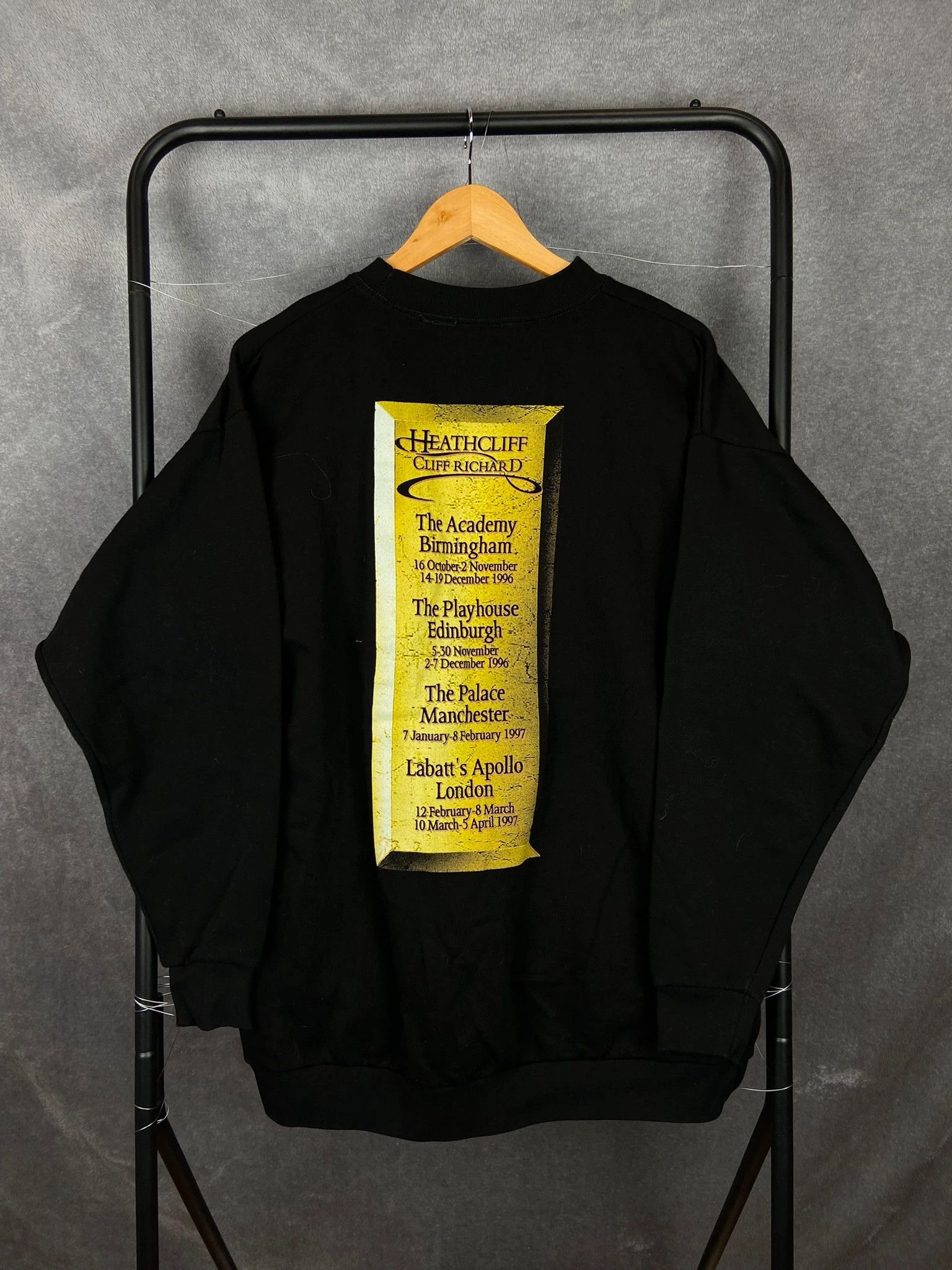 Band Tees Crewneck Cliff Richard 1996 vintage tour print black XL Size US XL / EU 56 / 4 - 5 Thumbnail